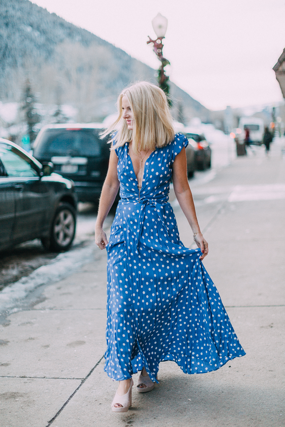 blonde fashion blogger wearing Nude vince camuto platform sandals and blue and white tularosa polka dot maxi dress