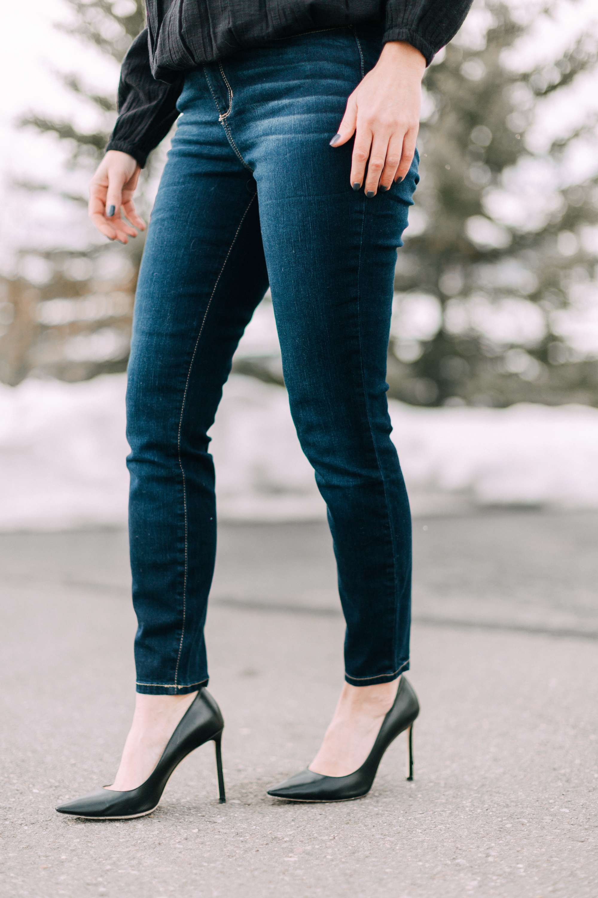 Fashion blogger Erin Busbee wearing dark wash skinny jeans from the new Sofia Vergara line at Walmart with black pumps