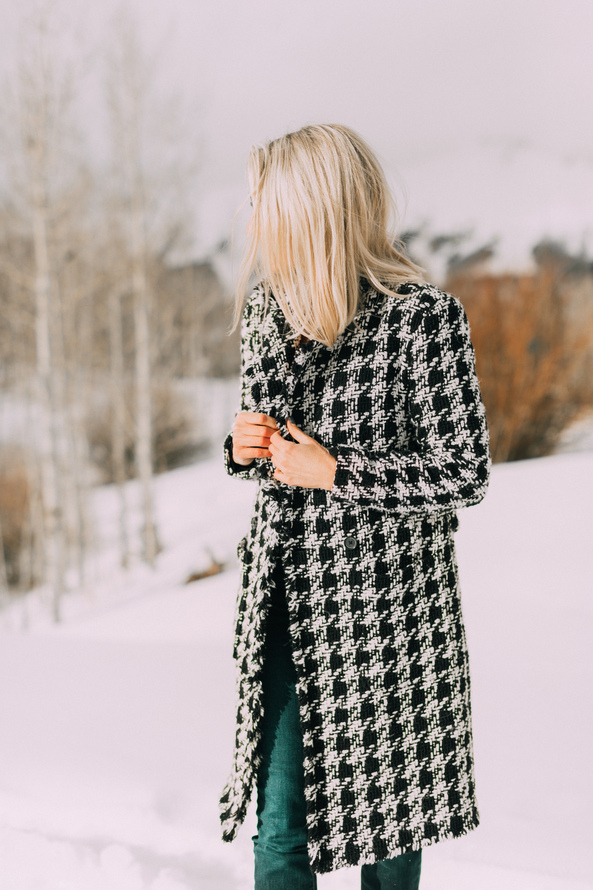 Houndstooth Clothing, how to wear this bold and classic print featuring a Joie houndstooth coat with black jeans and black camisole.