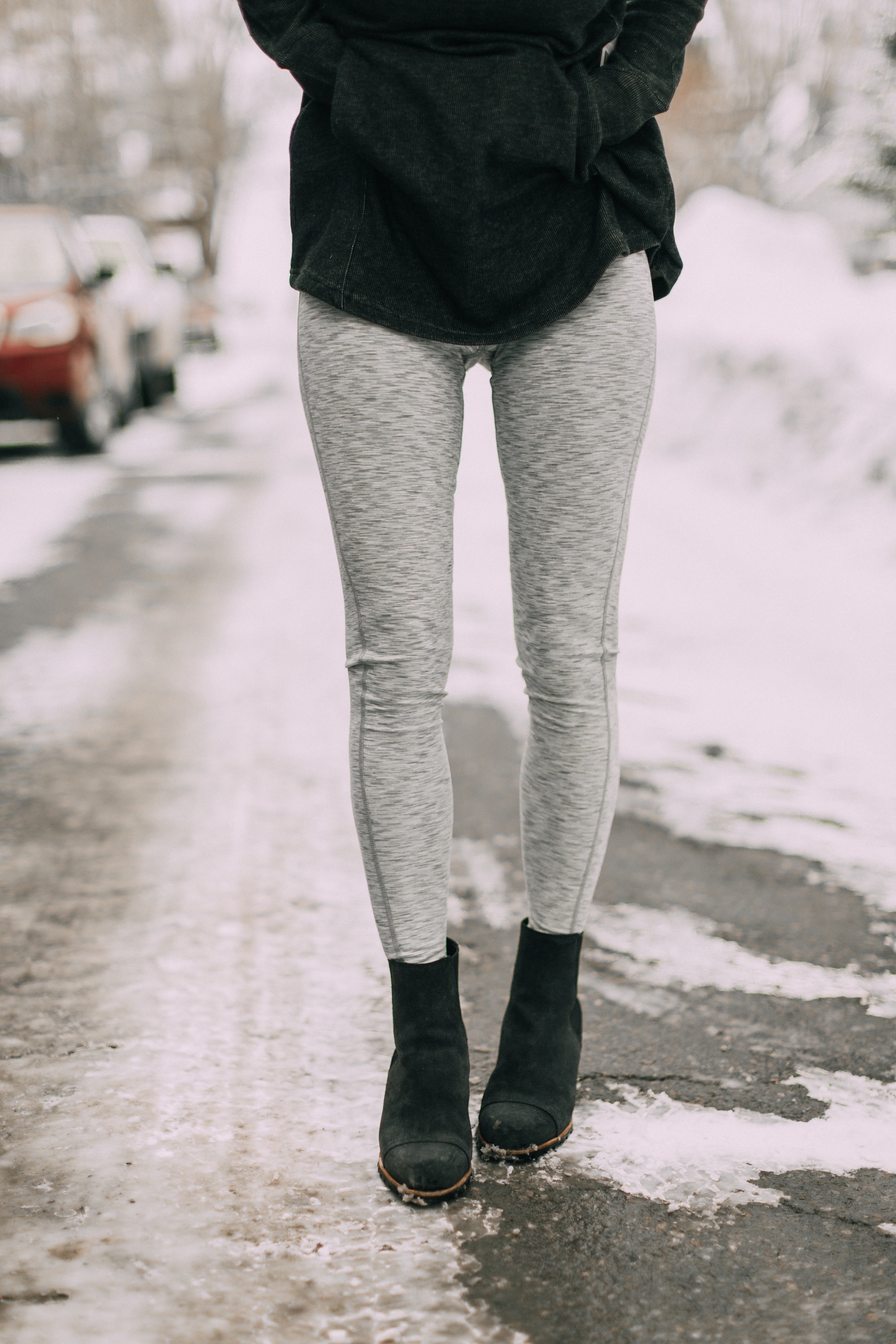 Reversible Leggings, Fashion blogger erin busbee of busbeestyle.com wearing the reversible printed leggings and funnel neck tunic from Jockey in Telluride, CO
