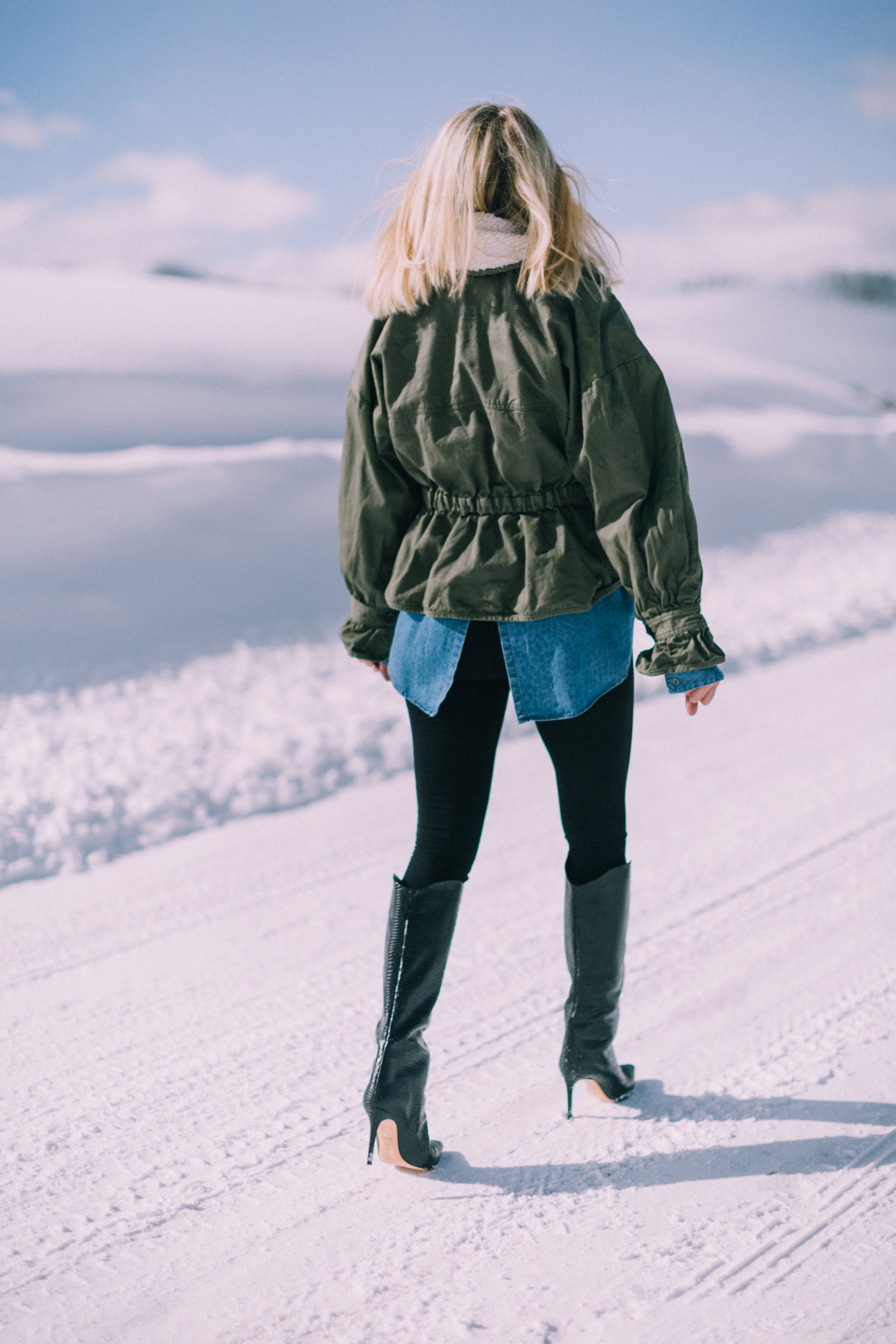 woman over 40 years old showing how to appropriately wear Spanx seamless leggings with black schutz boots in Telluride Colorado