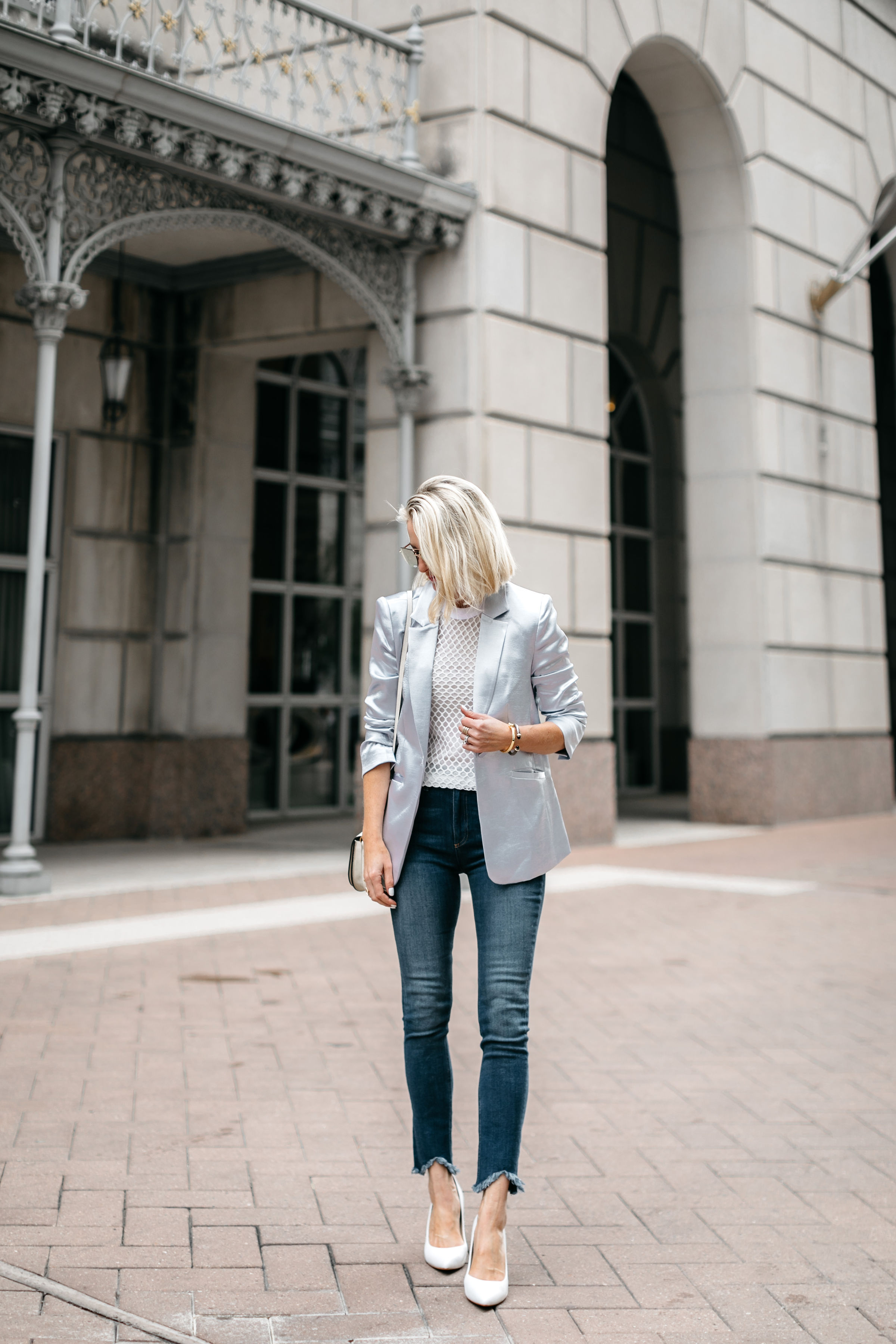 Reward Style Conference 2019, Fashion Blogger Erin Busbee of BusbeeStyle.com wearing Mother jeans, a metallic shiny blazer, and fishnet tee in Dallas, Texas