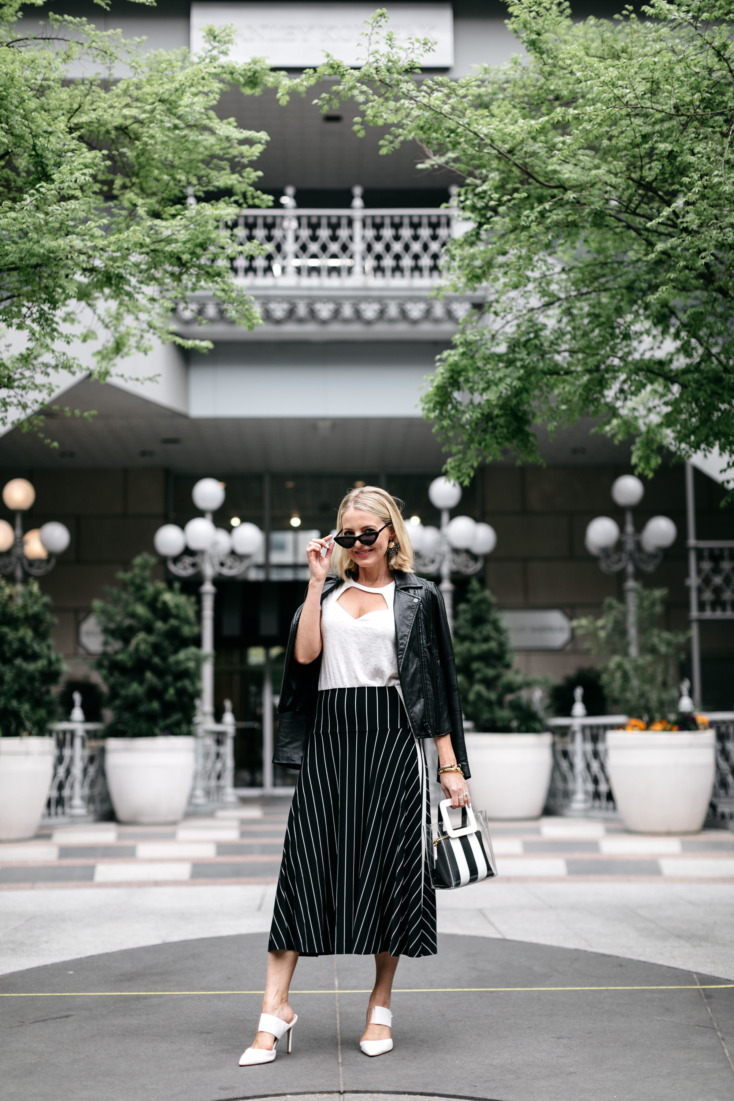 How I'm Still Wearing This Black & White Skirt from the rewardStyle ...