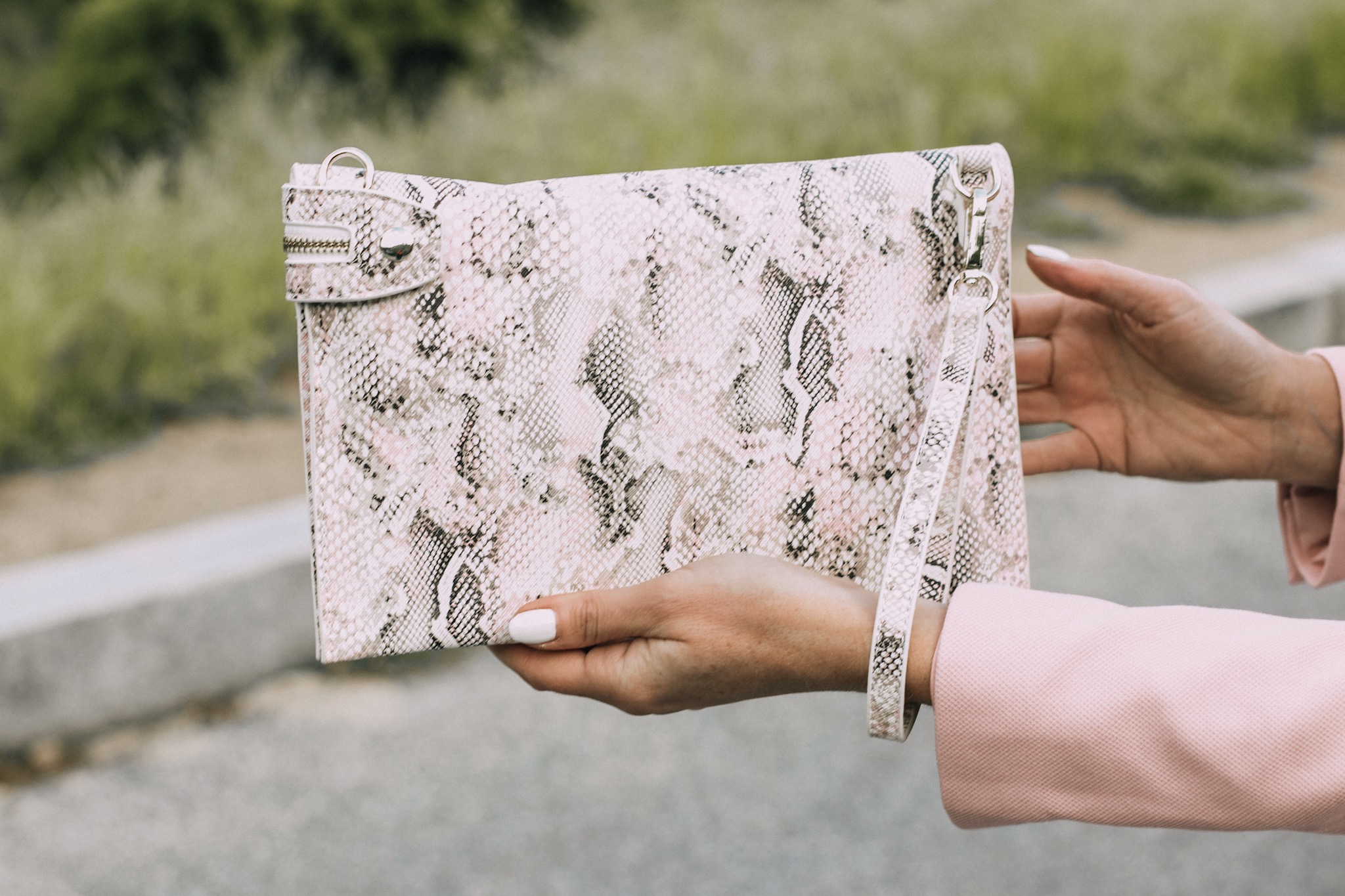 Spring Office Outfits, Fashion blogger Erin Busbee of BusbeeStyle.com holding a pink snake print clutch from White House Black Market in Sequoia National Park