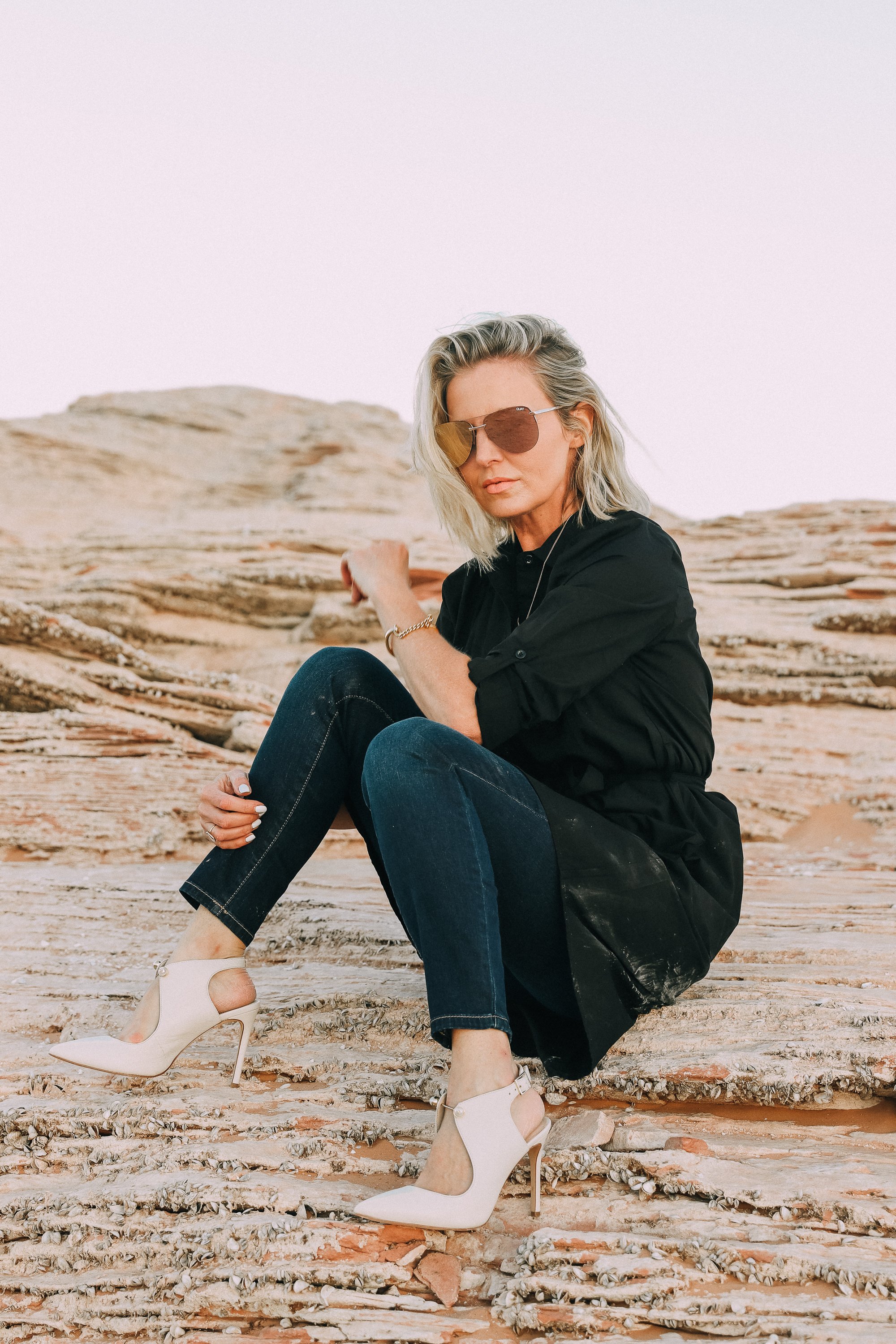 How To Wear A Shirtdress, fashion blogger erin busbee of busbeestyle.com at Lake Powell, Arizona wearing a black Time and Tru shirtdress with Sofia Vergara skinny jeans and Louise et Cie white pumps from Walmart