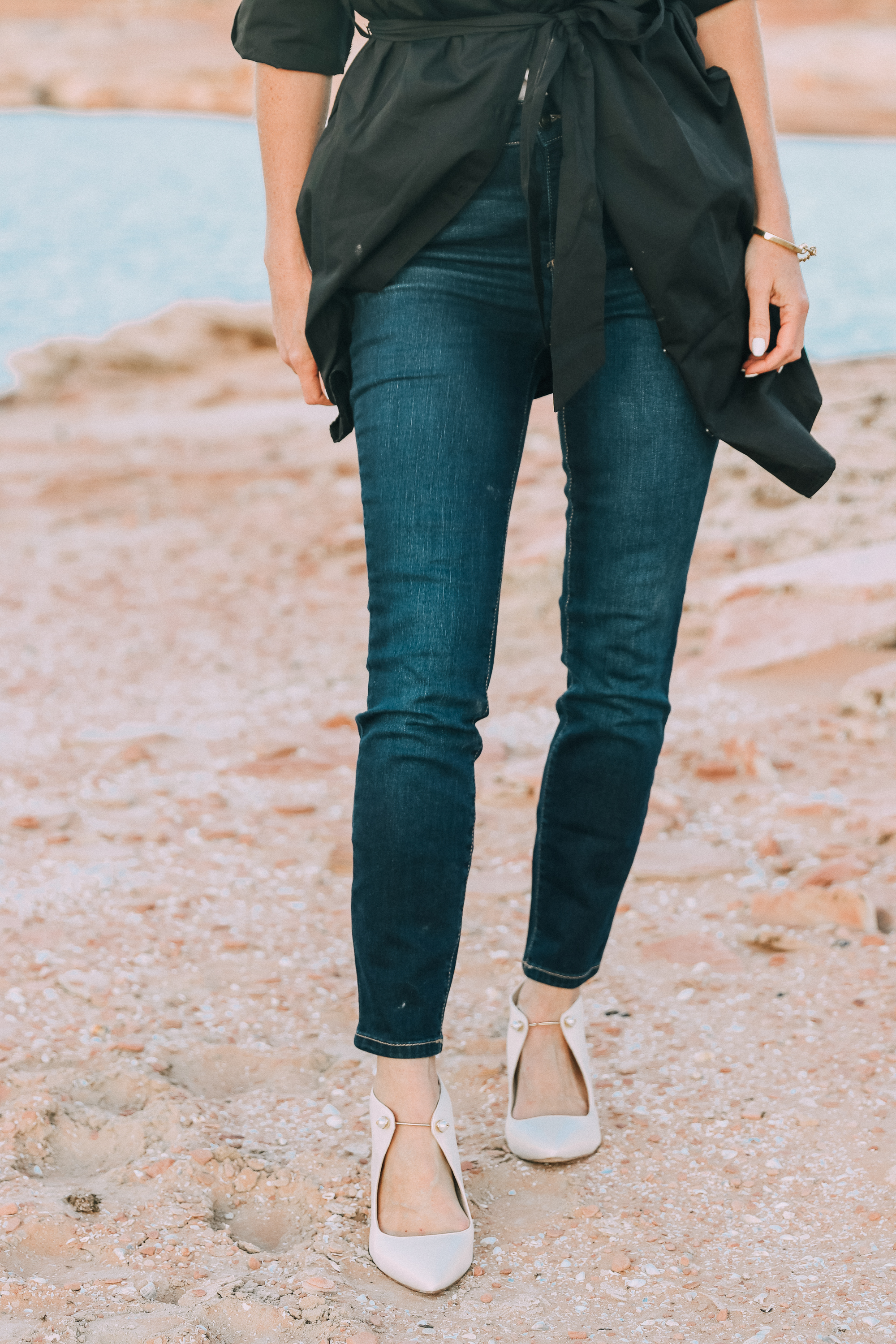 How To Wear A Shirtdress, fashion blogger erin busbee of busbeestyle.com at Lake Powell, Arizona wearing a black Time and Tru shirtdress with Sofia Vergara skinny jeans and Louise et Cie white pumps from Walmart