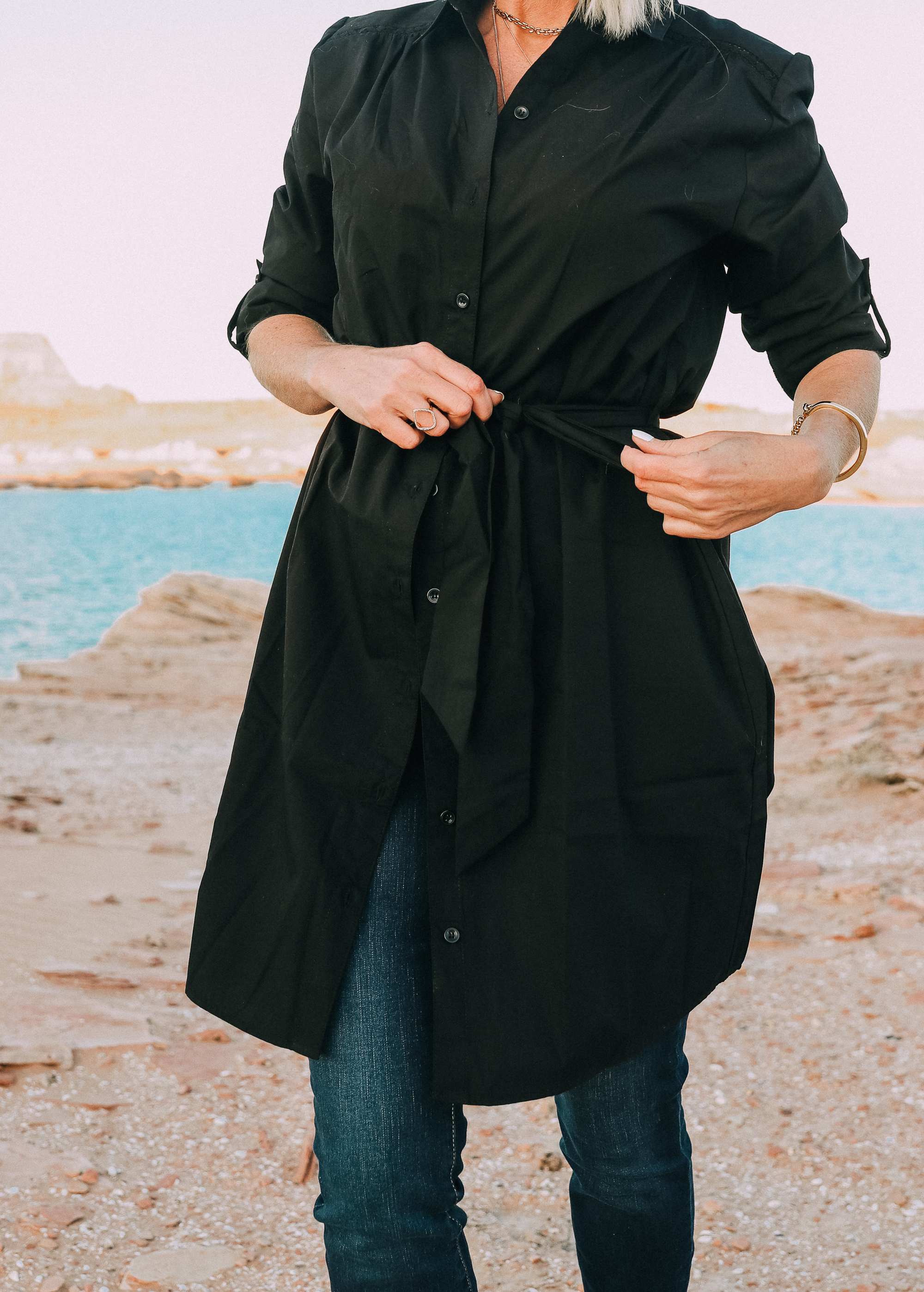 How To Wear A Shirtdress, fashion blogger erin busbee of busbeestyle.com at Lake Powell, Arizona wearing a black Time and Tru shirtdress with Sofia Vergara skinny jeans and Louise et Cie white pumps from Walmart