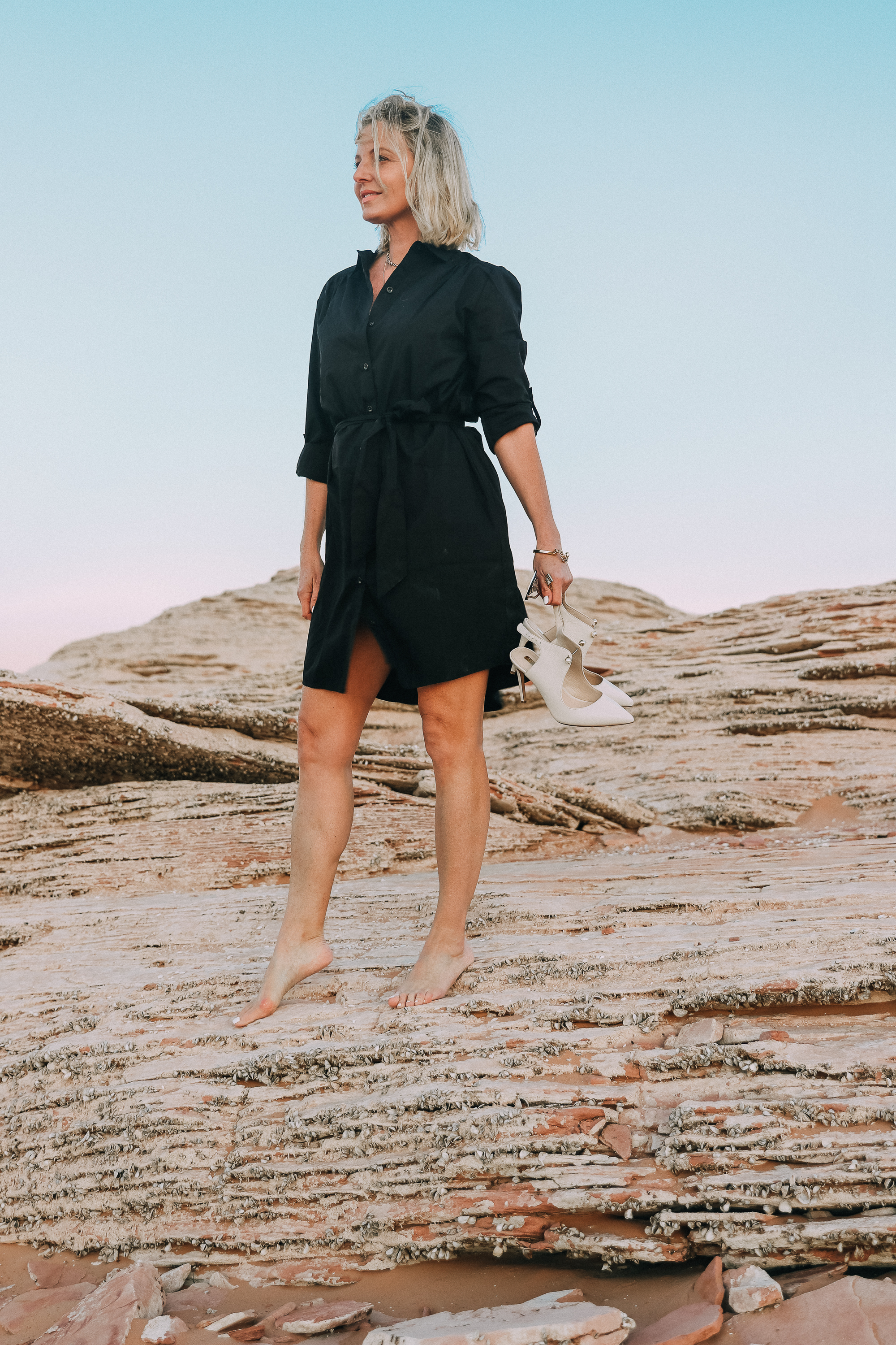 How To Wear A Shirtdress, fashion blogger erin busbee of busbeestyle.com at Lake Powell, Arizona wearing a black Time and Tru shirtdress from Walmart with Louise et Cie white pumps