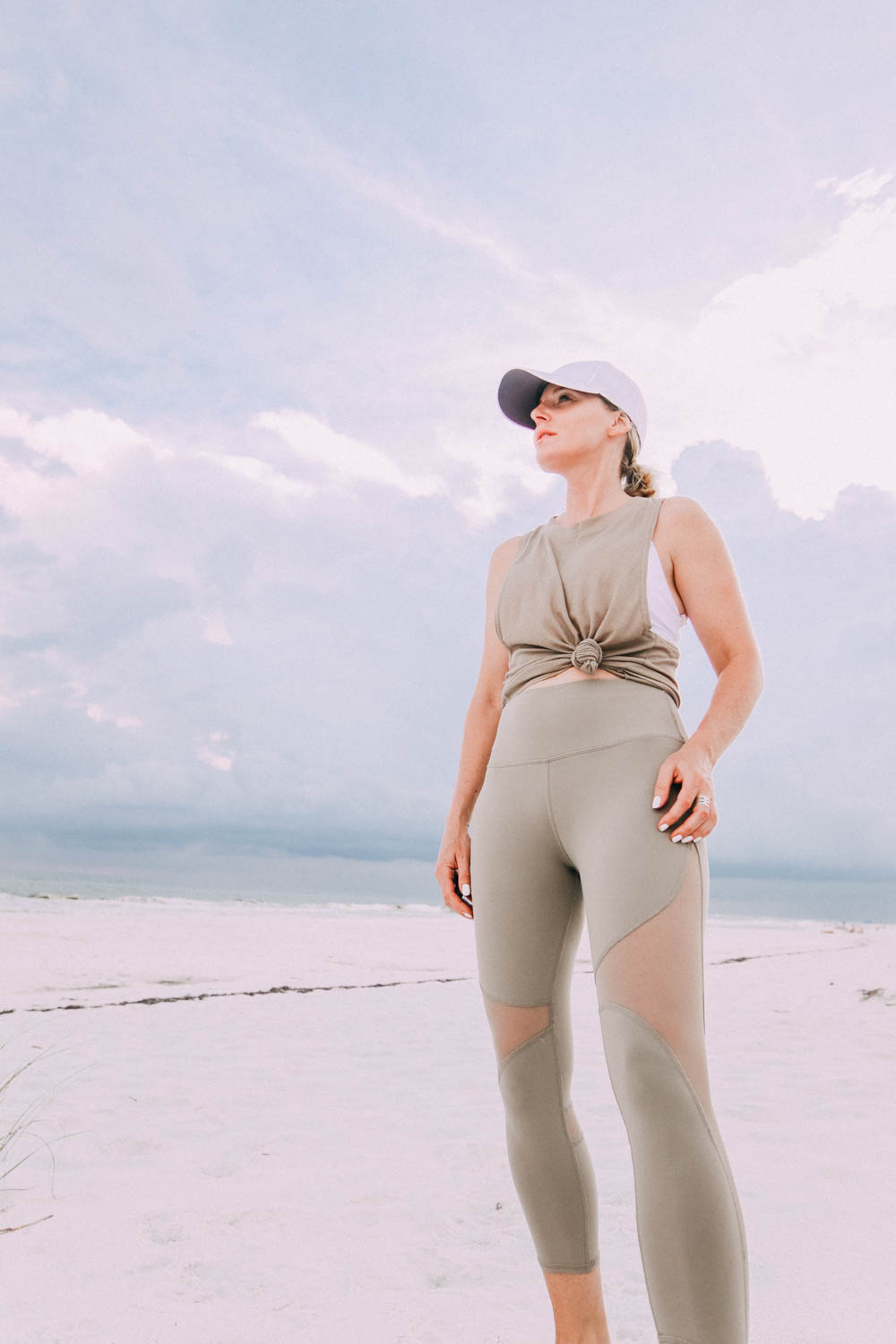 hot trendy activewear brand ALO yoga worn by fashion blogger in high waist coast capri leggings and heat wave tank