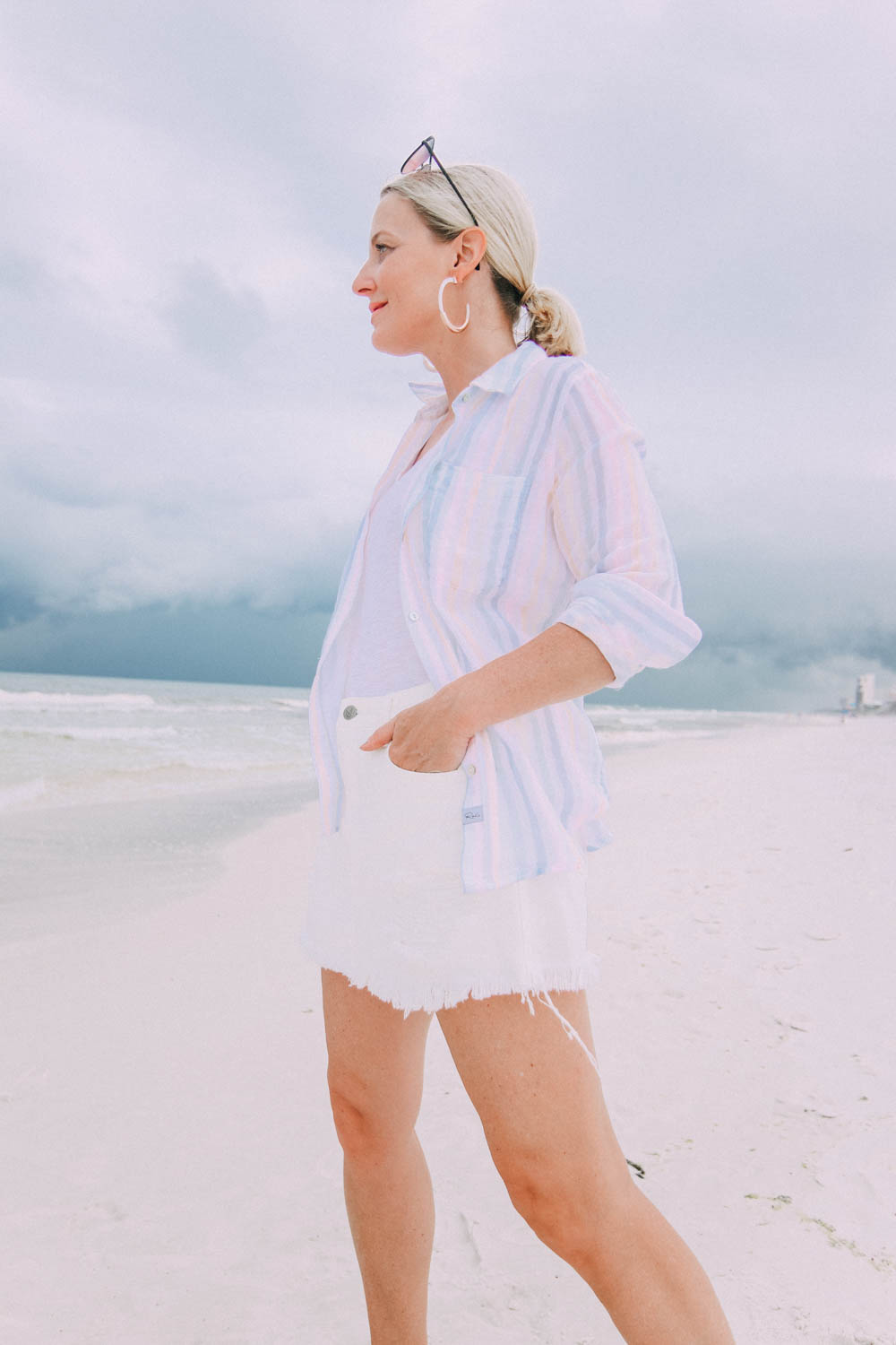 Skorts Fashion blogger busbee style wearing MinkPink white denim skirt on beach