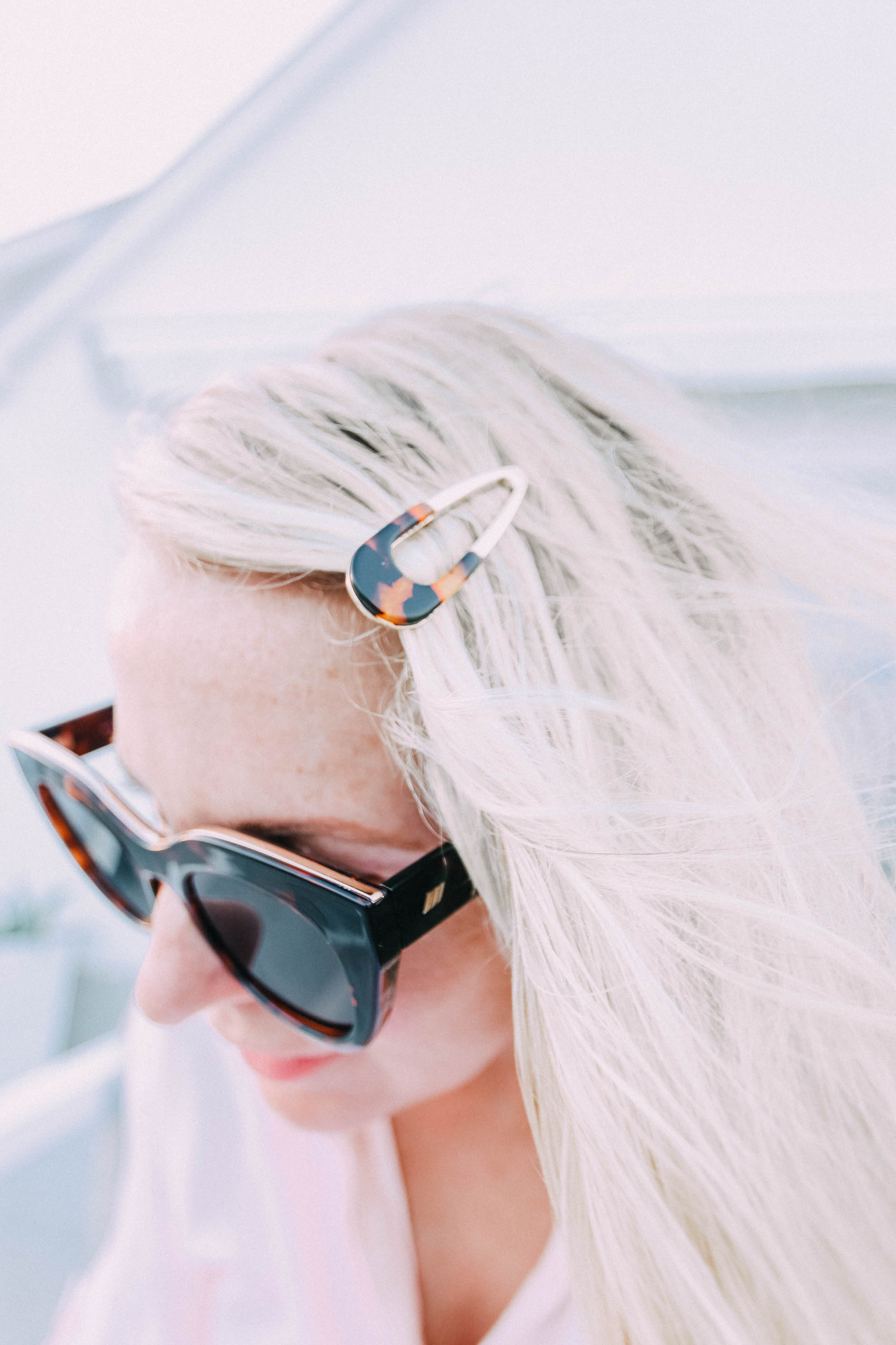 Hair Accessories, Fashion blogger Erin Busbee of BusbeeStyle.com wearing a tortoise and gold hair clip at the beach in Florida