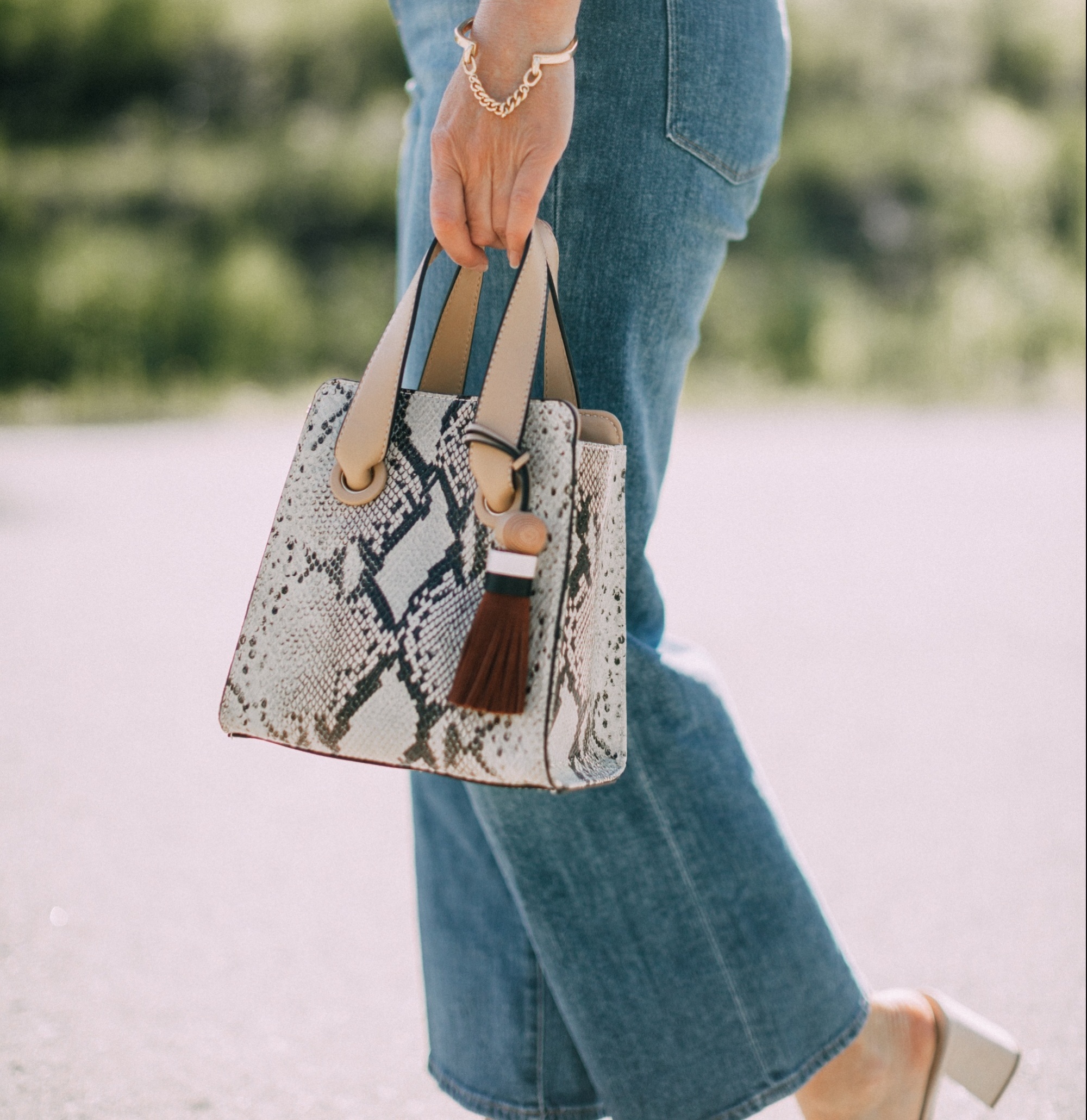 Lucite Trend, Fashion blogger Erin Busbee of BusbeeStyle.com wearing lucite mules from Vince Camuto with J Brand jeans, white Leith top, Hermes belt, and a python print Vince Camuto bag in Telluride, Colorado