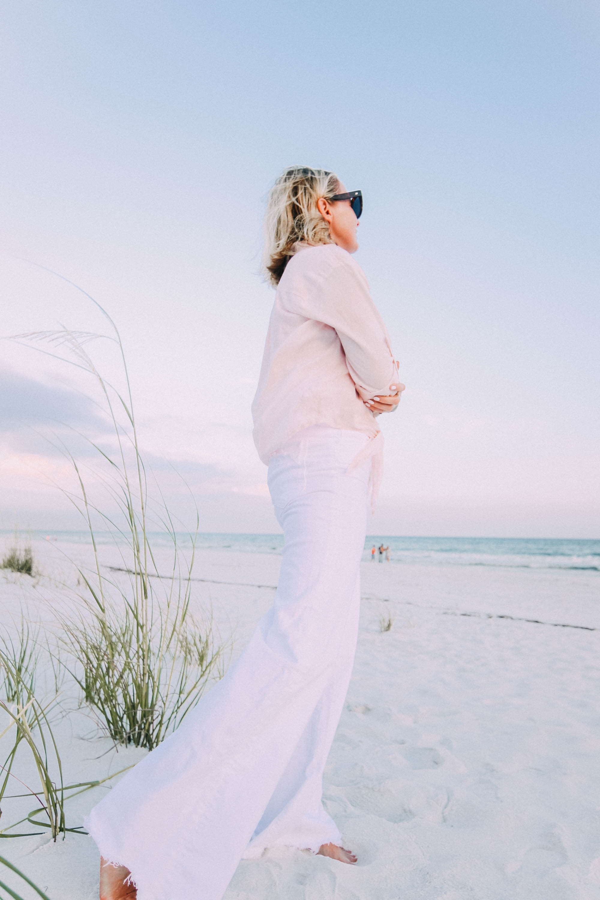 White Jeans For Summer, Fashion blogger Erin Busbee of BusbeeStyle.com wearing white wide leg jeans by Mother with a Bella Dahl pink button up on the beach in Florida