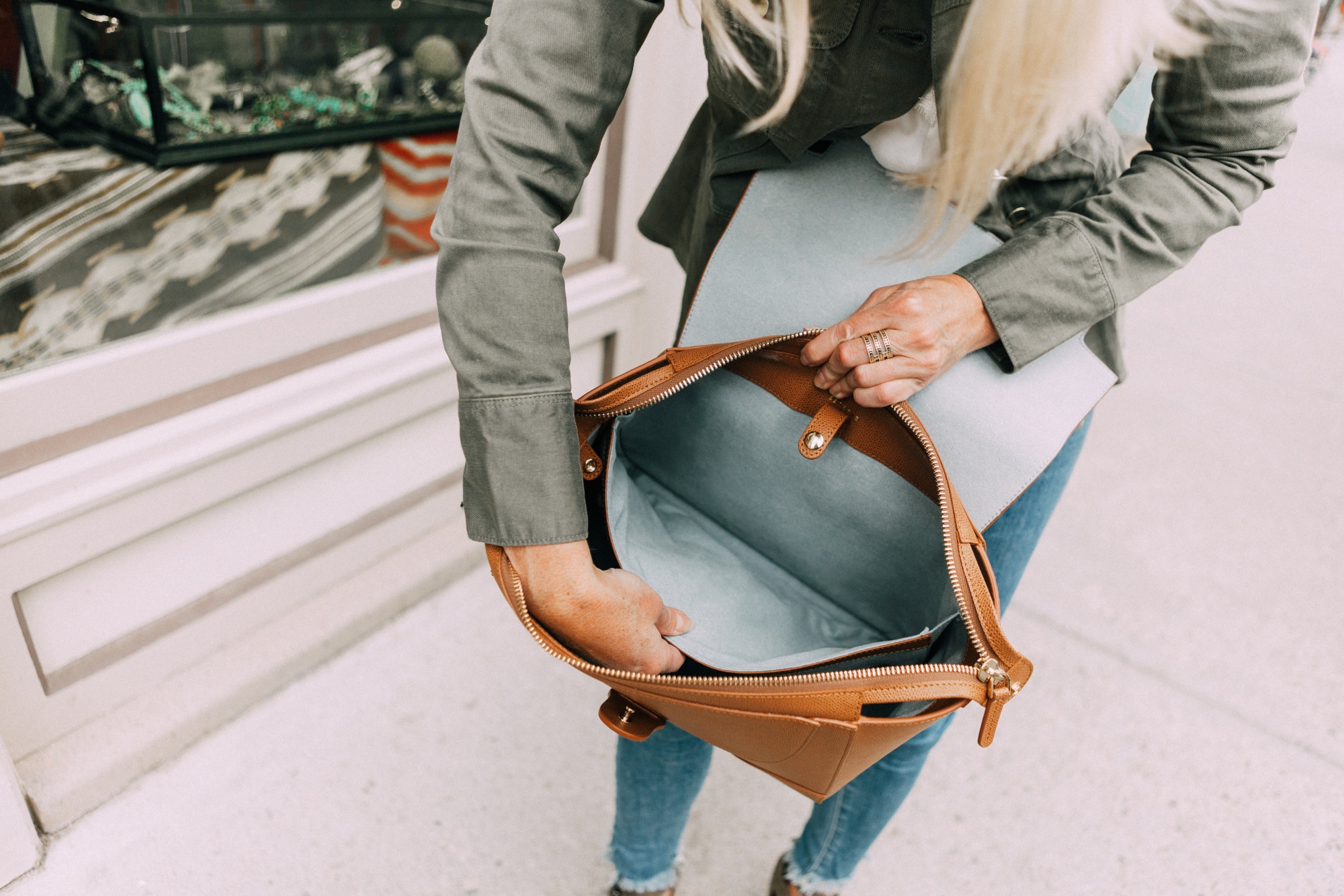 how to find the perfect handbag, Fashion blogger Busbee Style wearing brown Senreve Maestra Bag with Levi jeans, white cami, and Frame peplum hem green jacket in Telluride, Colorado