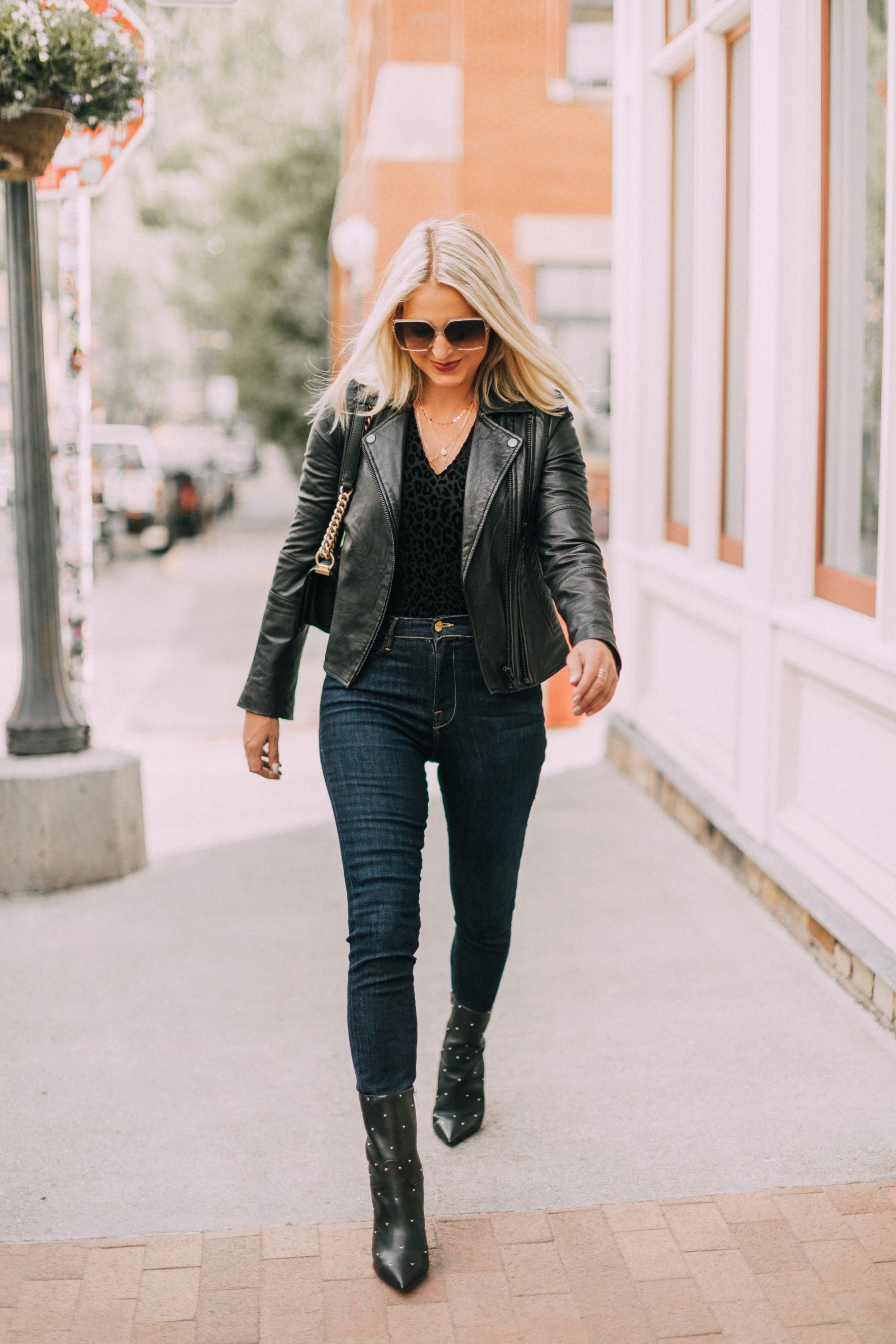 This is a New York City Girl's Go-To Outfit for Fall! | All Black Outfit