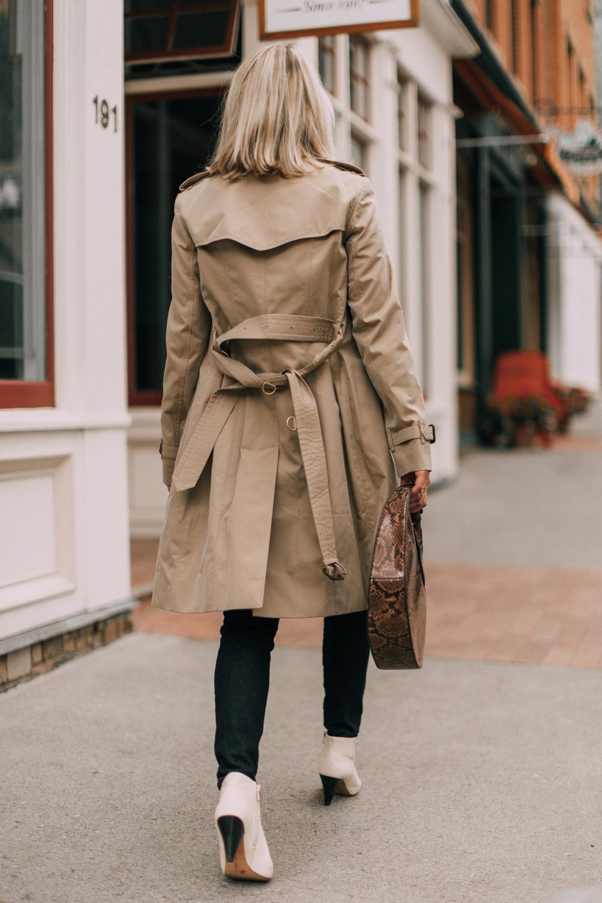 Burberry tan Keningston trench coat on on fashoin blogger Erin Busbee of Busbee Style in Telluride, Colorado
