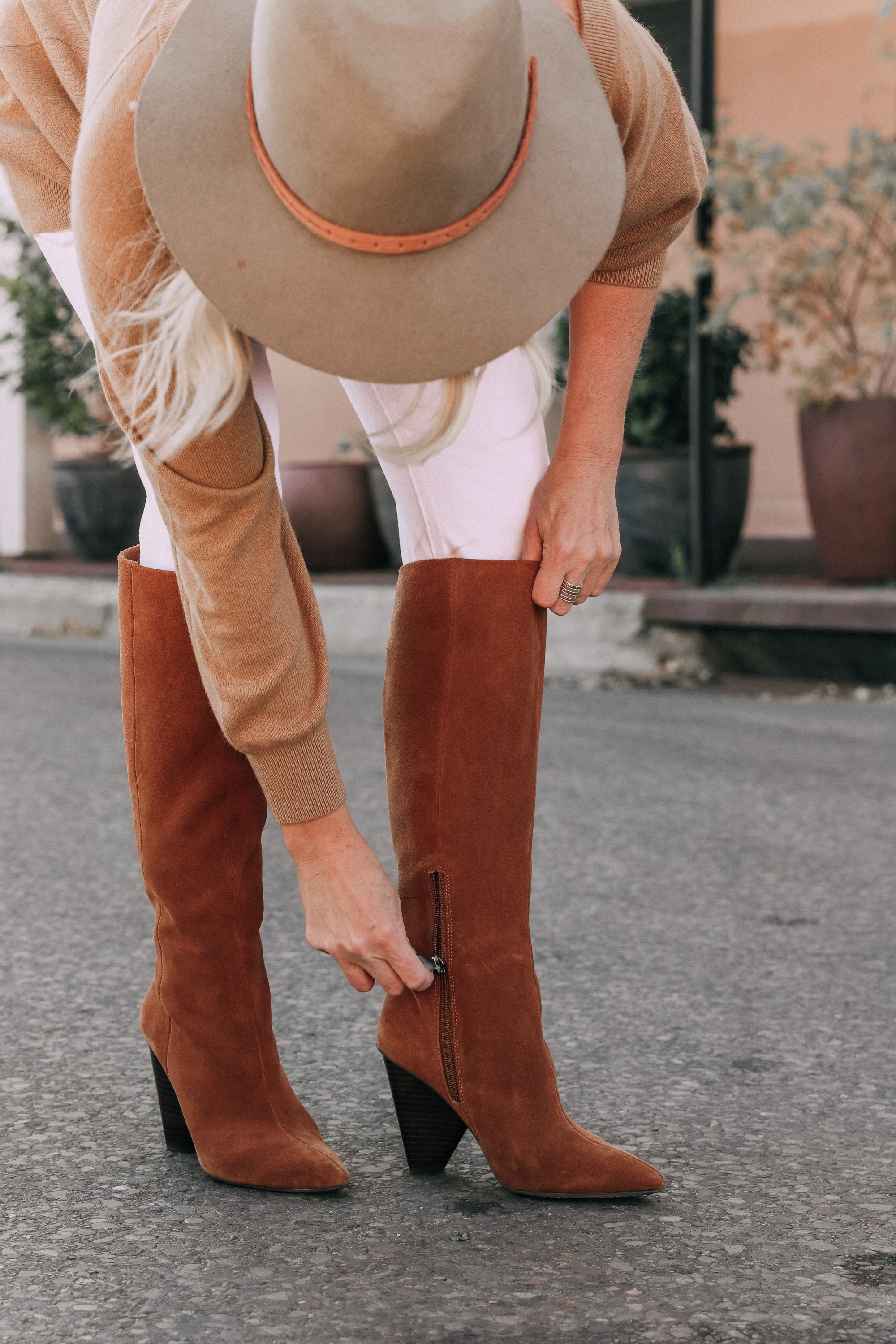brown suede knee boots vince camuto modesie cone-heel boot fall autumn outfit with white jeans