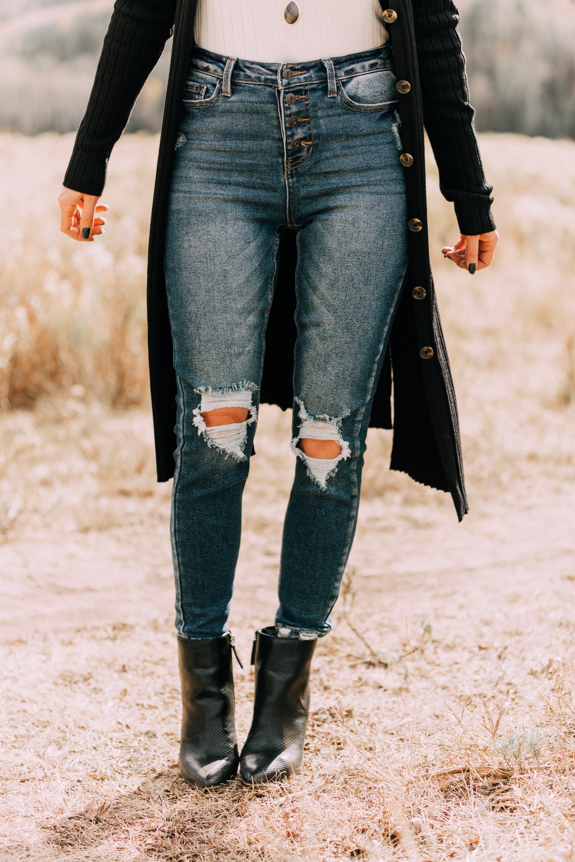 Long Cardigan outfit, Fashion blogger Busbee Style wearing Levi's ripped skinny jeans, Scoop Walmart snake embossed booties, white ribbed sweater, Walmart black ribbed long cardigan Telluride, CO