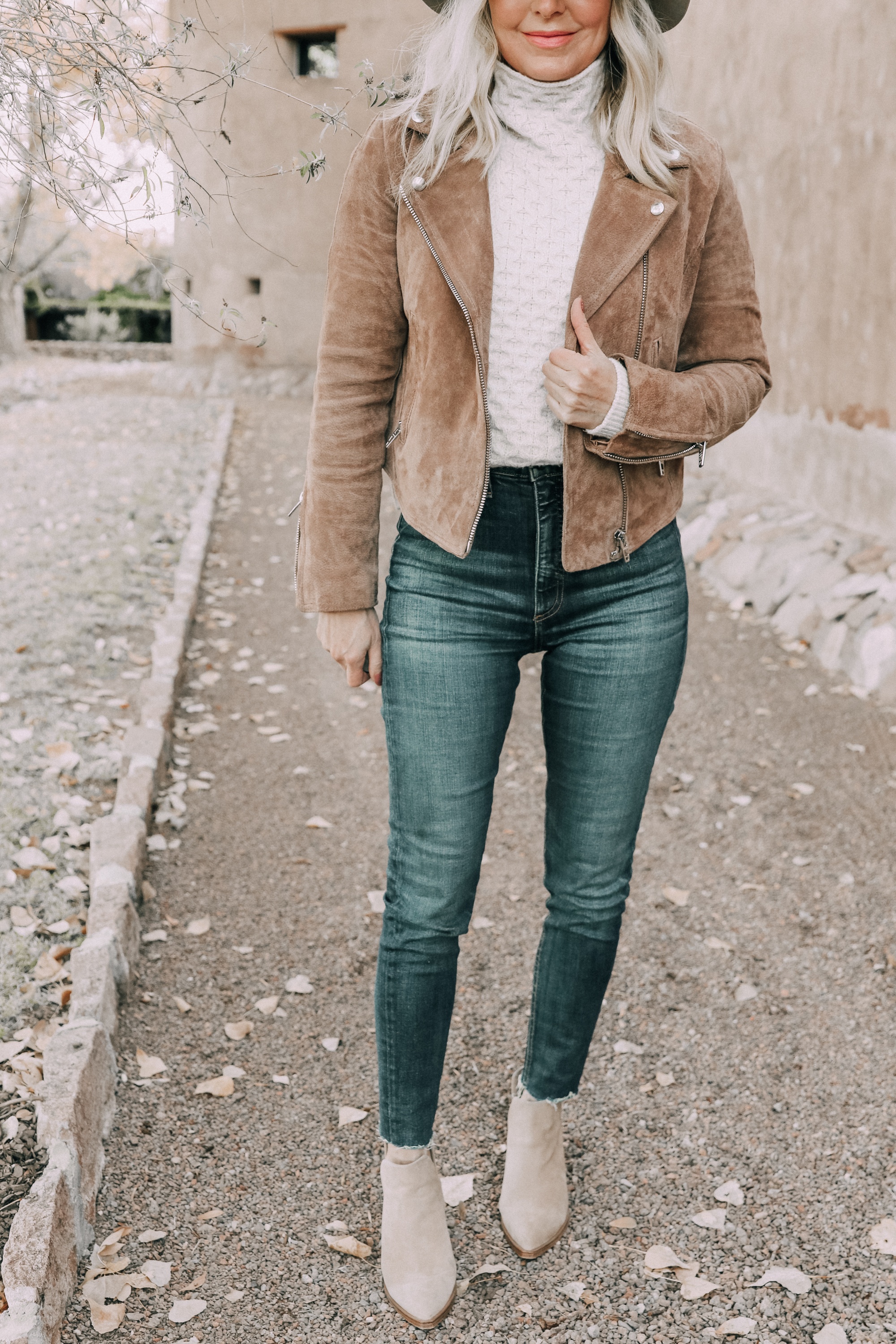 Women's fashion blogger, Erin Busbee, shares 10 tips for picking the right pair of jeans and wears Rag & Bone faded medium wash ankle skinny jeans
