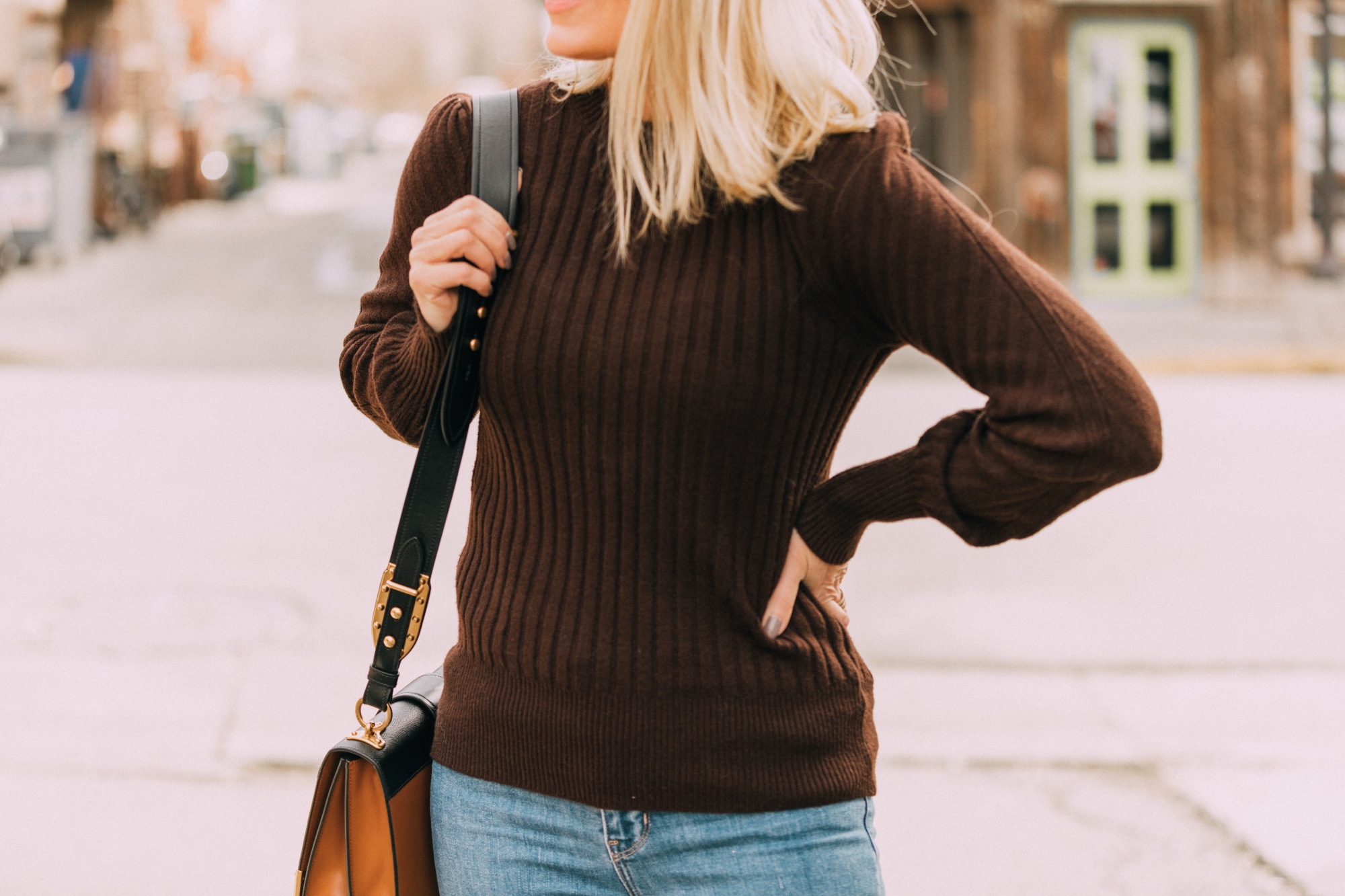 cheap afforable sweater outfit brown ribbed balloon sleeve crewneck sweater blue jeans fashion blogger outfit