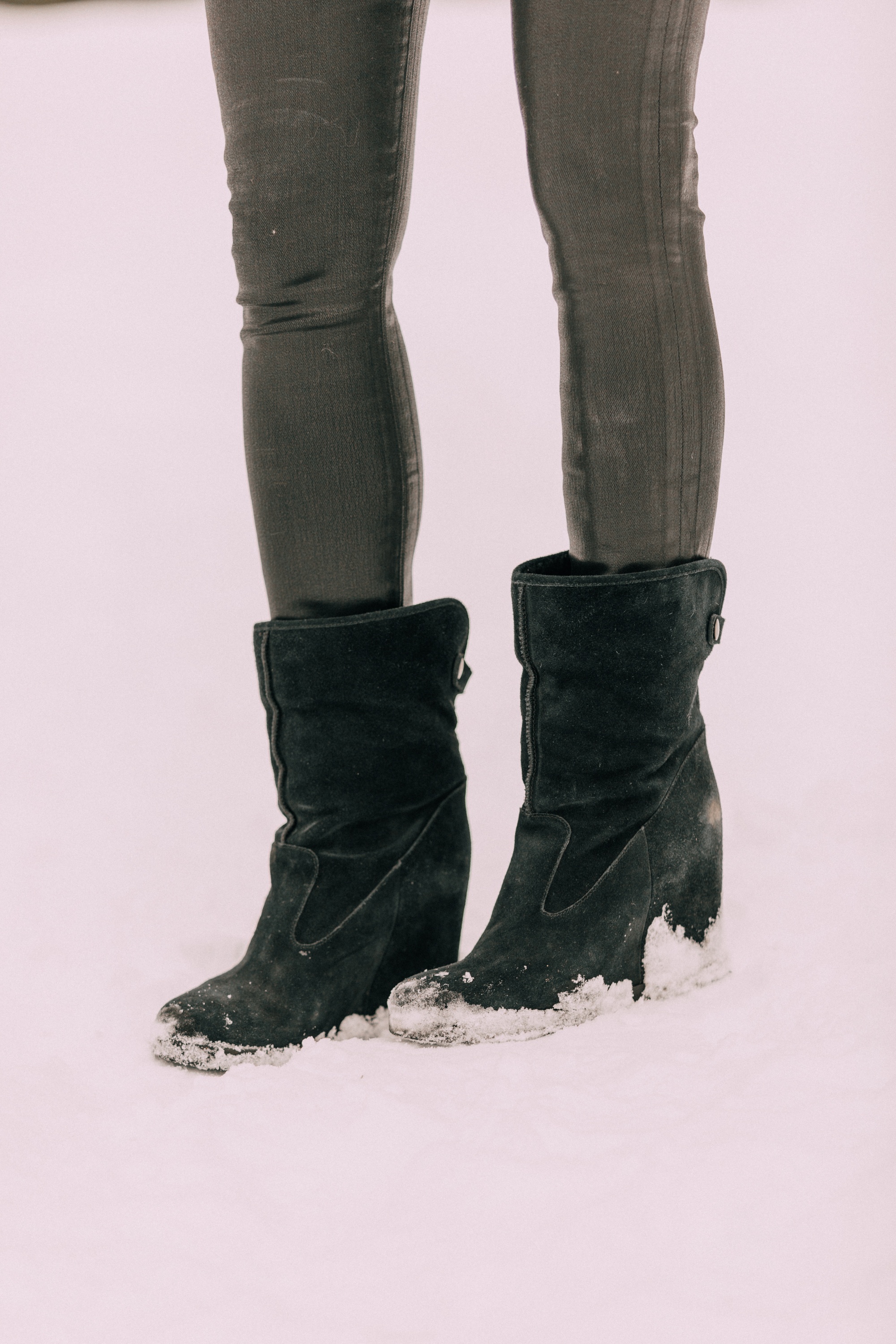 black wedge ugg boots to wear in snow, Erin Busbee fashion blogger over 40, cold weather accessories