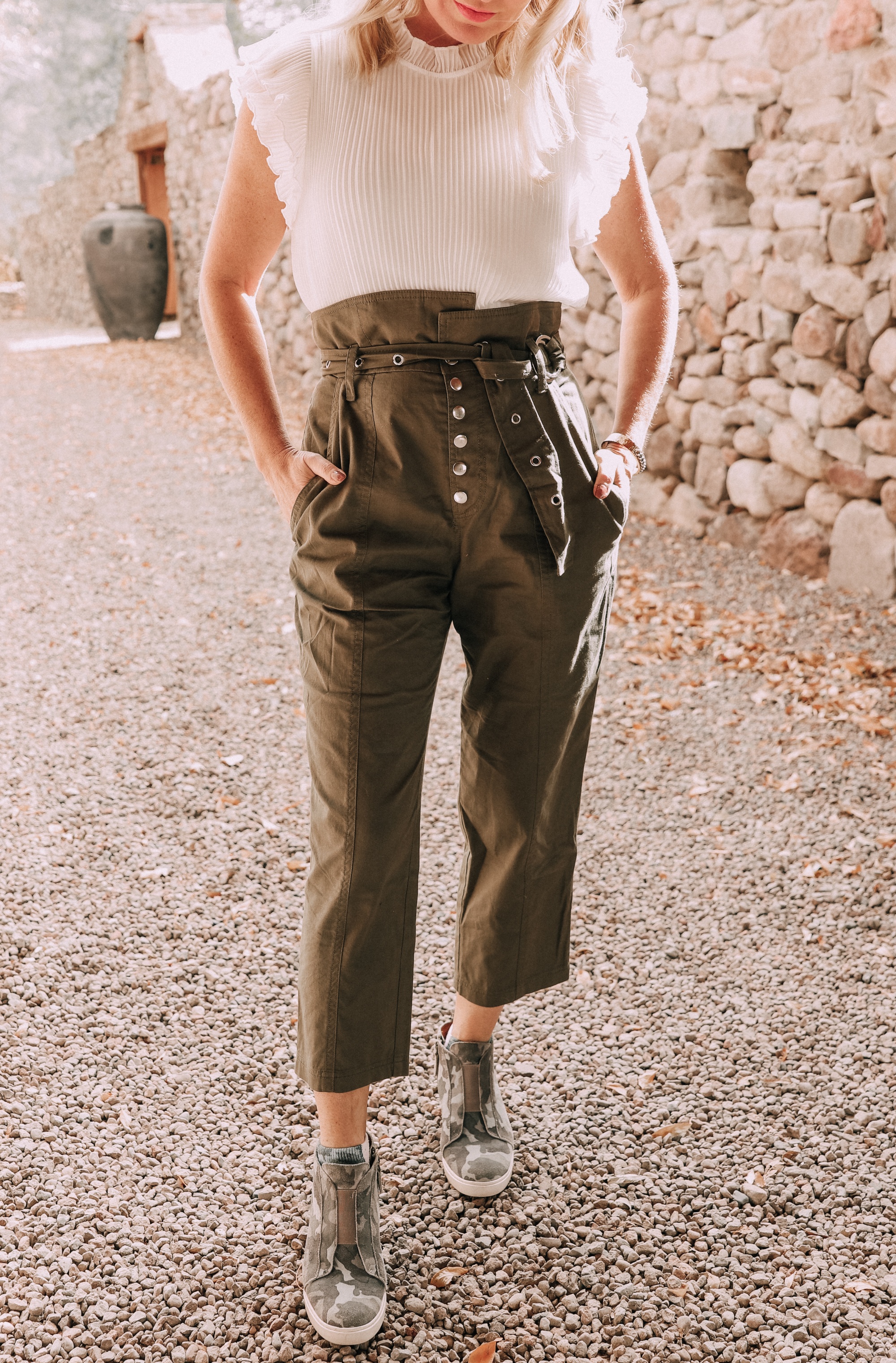 what to wear with army green pants