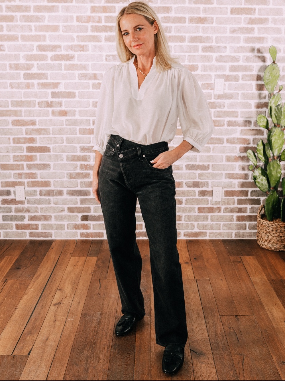 Stylish Work From Home Outfits, Fashion blogger Erin Busbee of BusbeeStyle.com wearing a white blouse by Frame with oversized black jeans by Agolde with asymmetrical button closure in Telluride, Colorado