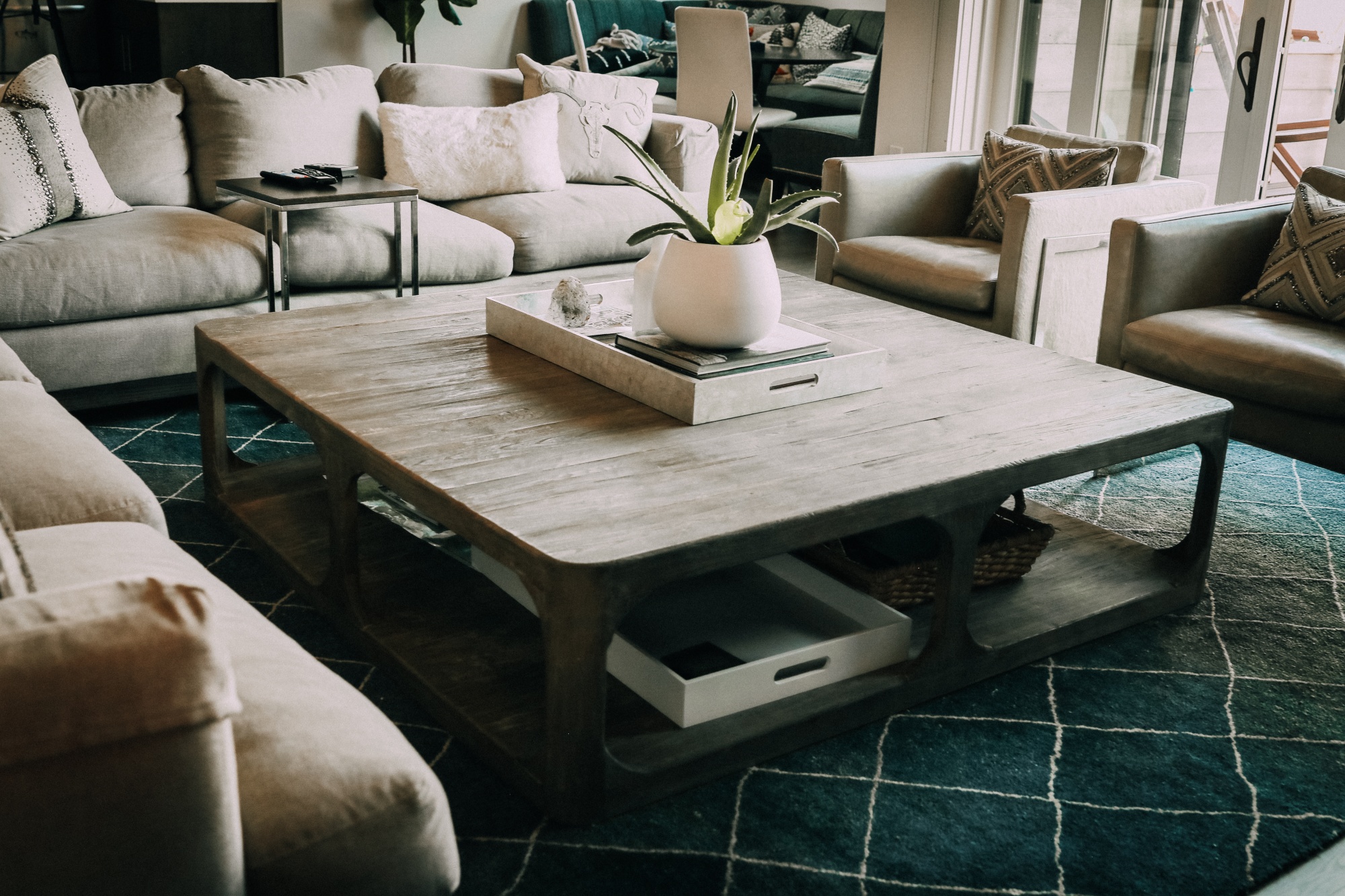 How To Make A Modern Home Cozy, Fashion blogger Erin Busbee of Busbee Style sharing her modern mountain home in Telluride, Colorado and how to make it cozy with pillows, personal touches, comfortable seating, house plants, and more! Including mixing styles with her wooden coffee table