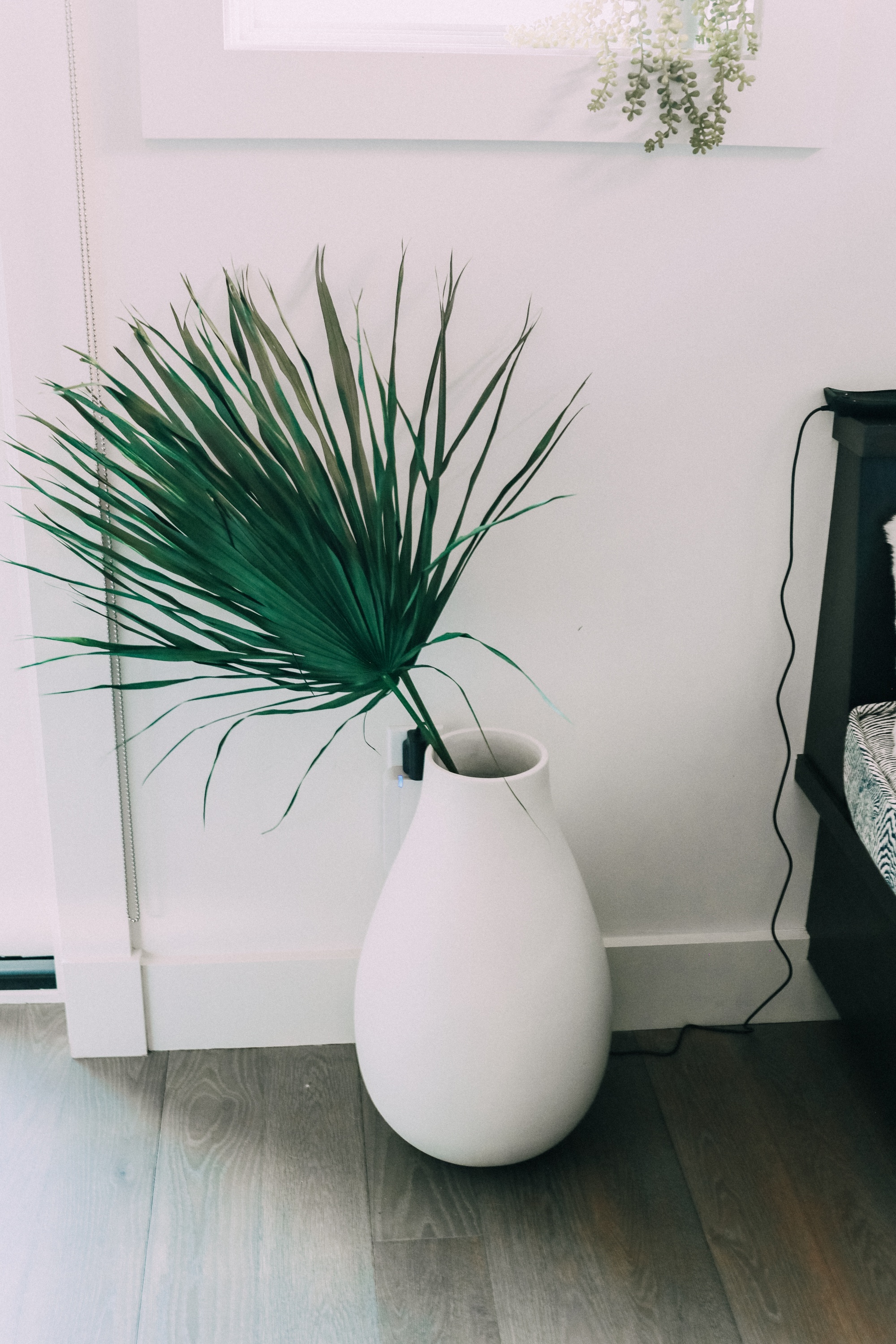 best artificial indoor plants, real-looking faux palm frond in white vase, faux indoor greenery
