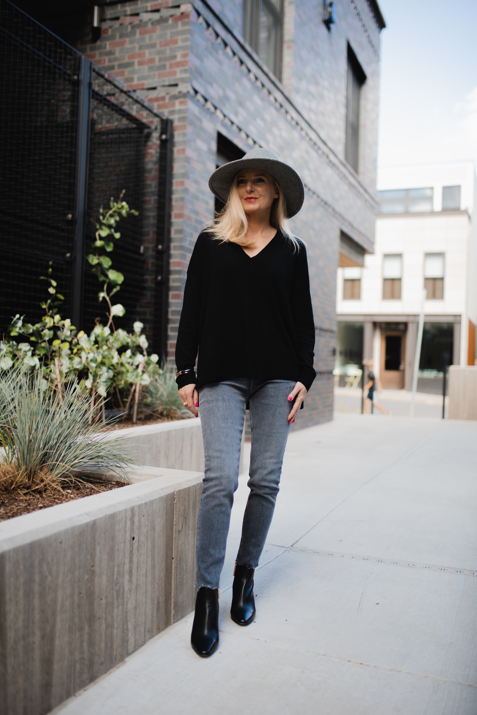 Nordstrom Sale Basics, Fashion Blogger Erin Busbee Of Busbee Style Wearing A Basic Black Sweater By Chelsea28 With Gray Rag &Amp; Bone Skinny Jeans, Treasure &Amp; Bond Hat, And Louise Et Cie Black Booties All From The Nordstrom Anniversary Sale In Telluride, Colorado