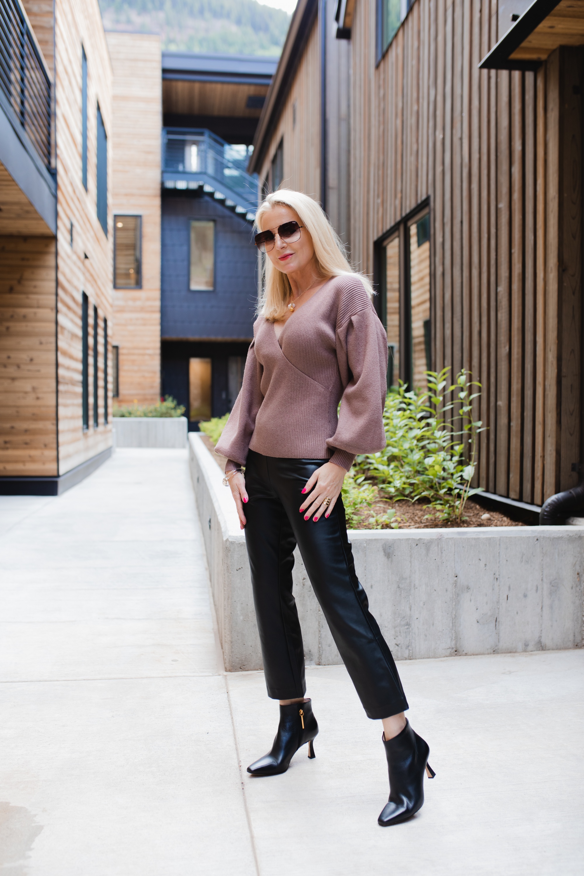 faux leather pants outfit