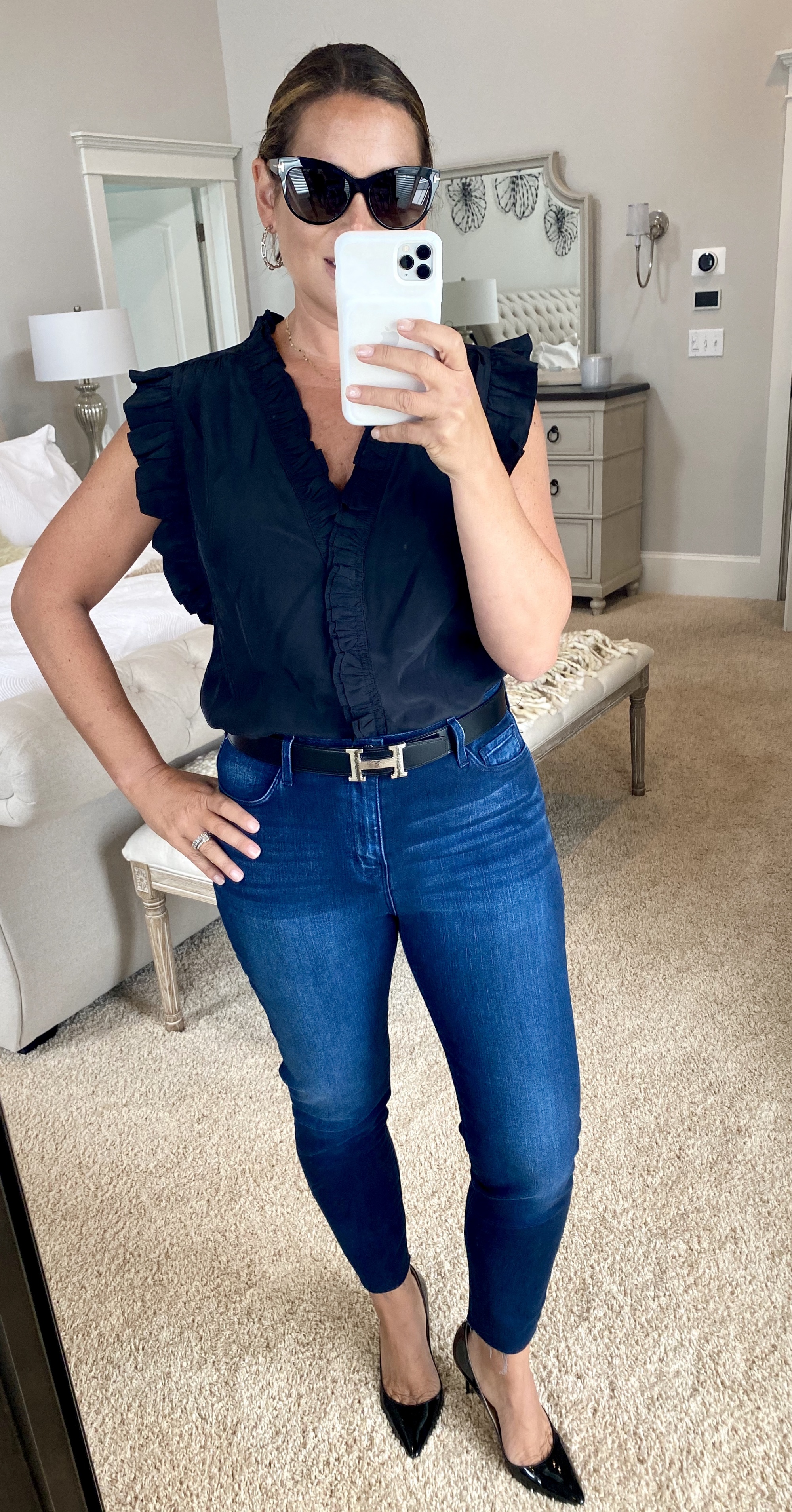 Nordstrom Sale Favorites, Hive Community Manager Denise Wearing A Black Ruffle Sleeve Frame Blouse With Skinny Jeans And Pumps
