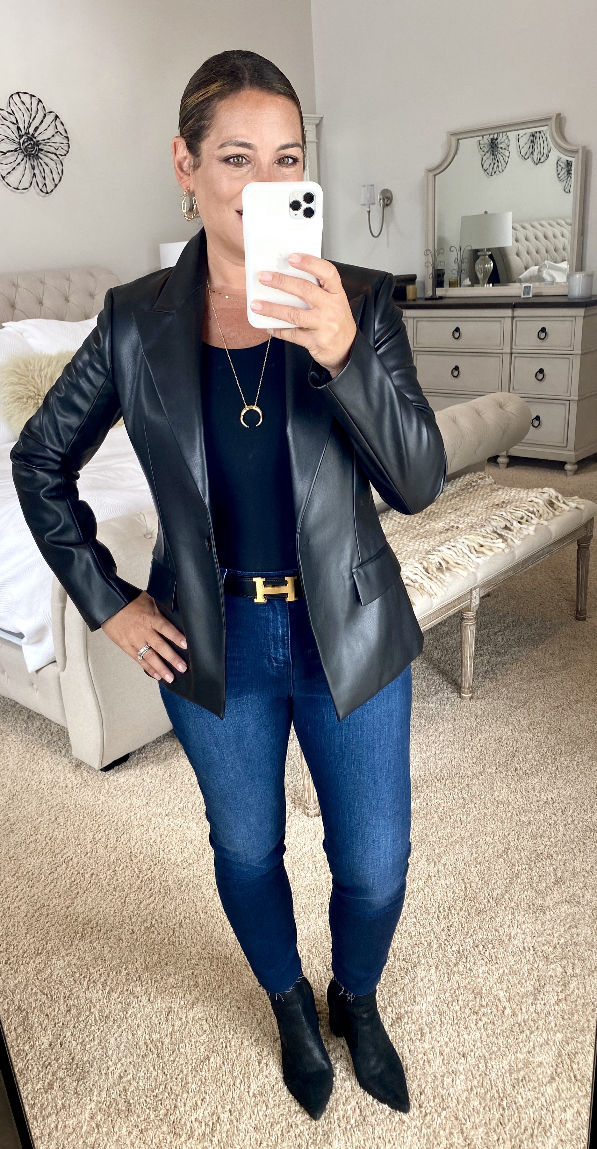 Nordstrom Sale Favorites, Hive Community Manager Denise Wearing A Black Top, Theory Faux Leather Blazer, Gorjana Crescent Necklace, Rag &Amp; Bone Skinny Jeans, And Black Booties