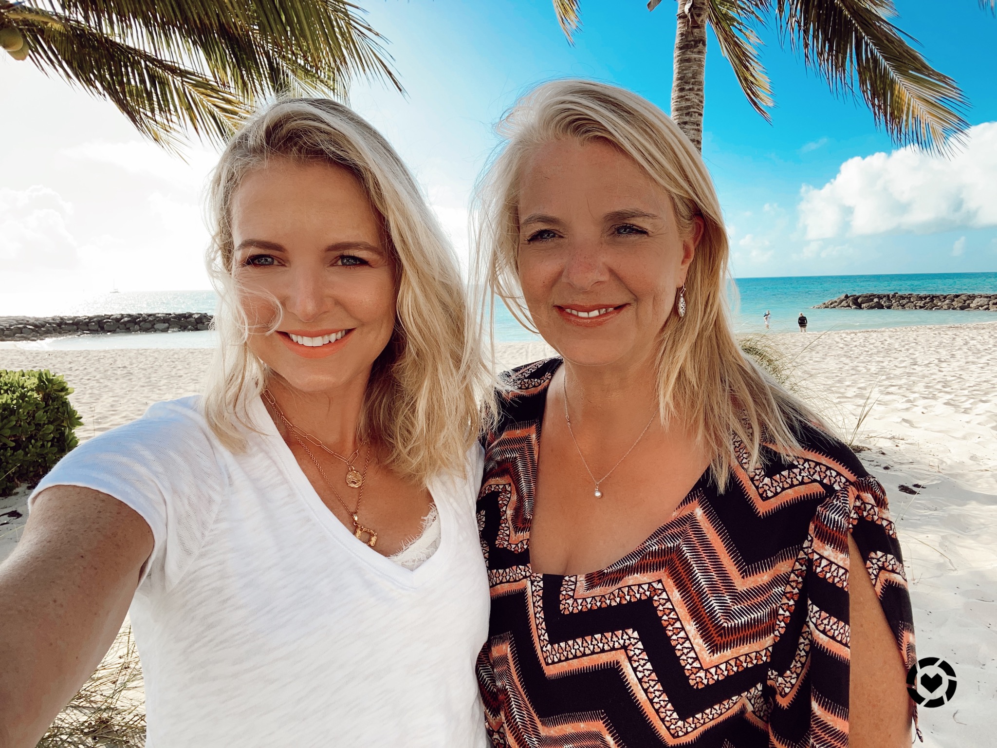Erin Busbee and her sister Cathy taking a selfie in the Bahamas