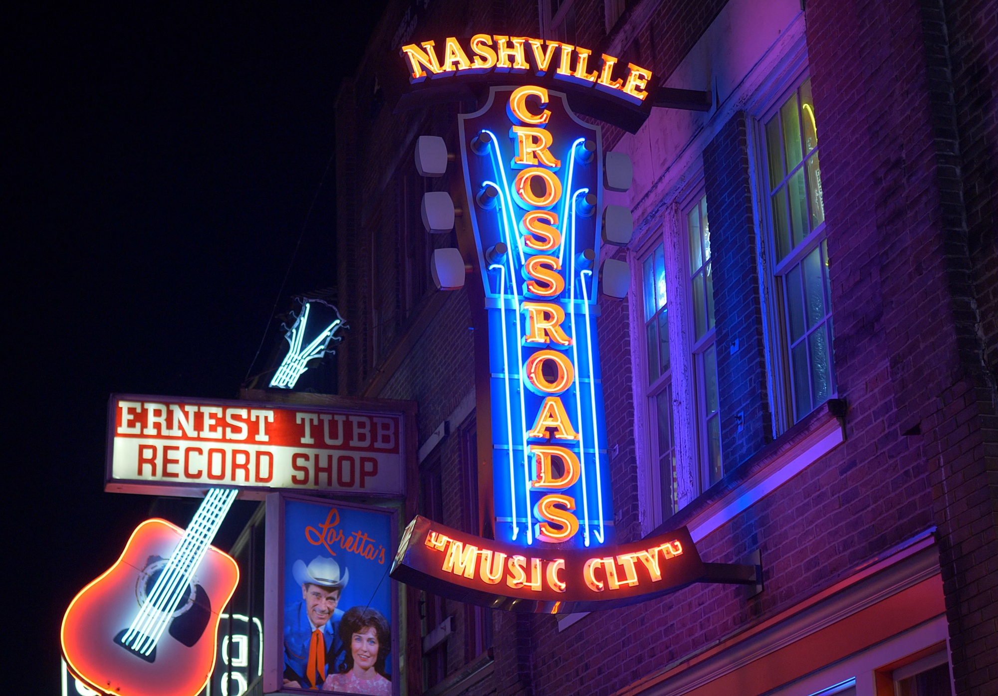 fun girls getaways, street view of Music City’s Crossroads bar in Nashville, Tennessee