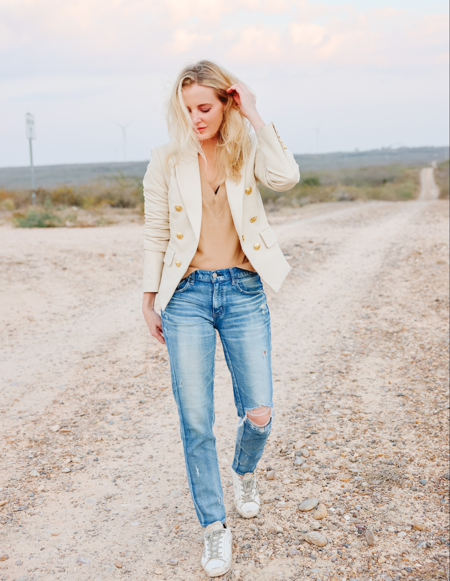 Blazers on women over 40 featuring style over 40 influencer Erin Busbee wearing Veronica Beard cooke blazer in white with camel sweater and moussy jeans