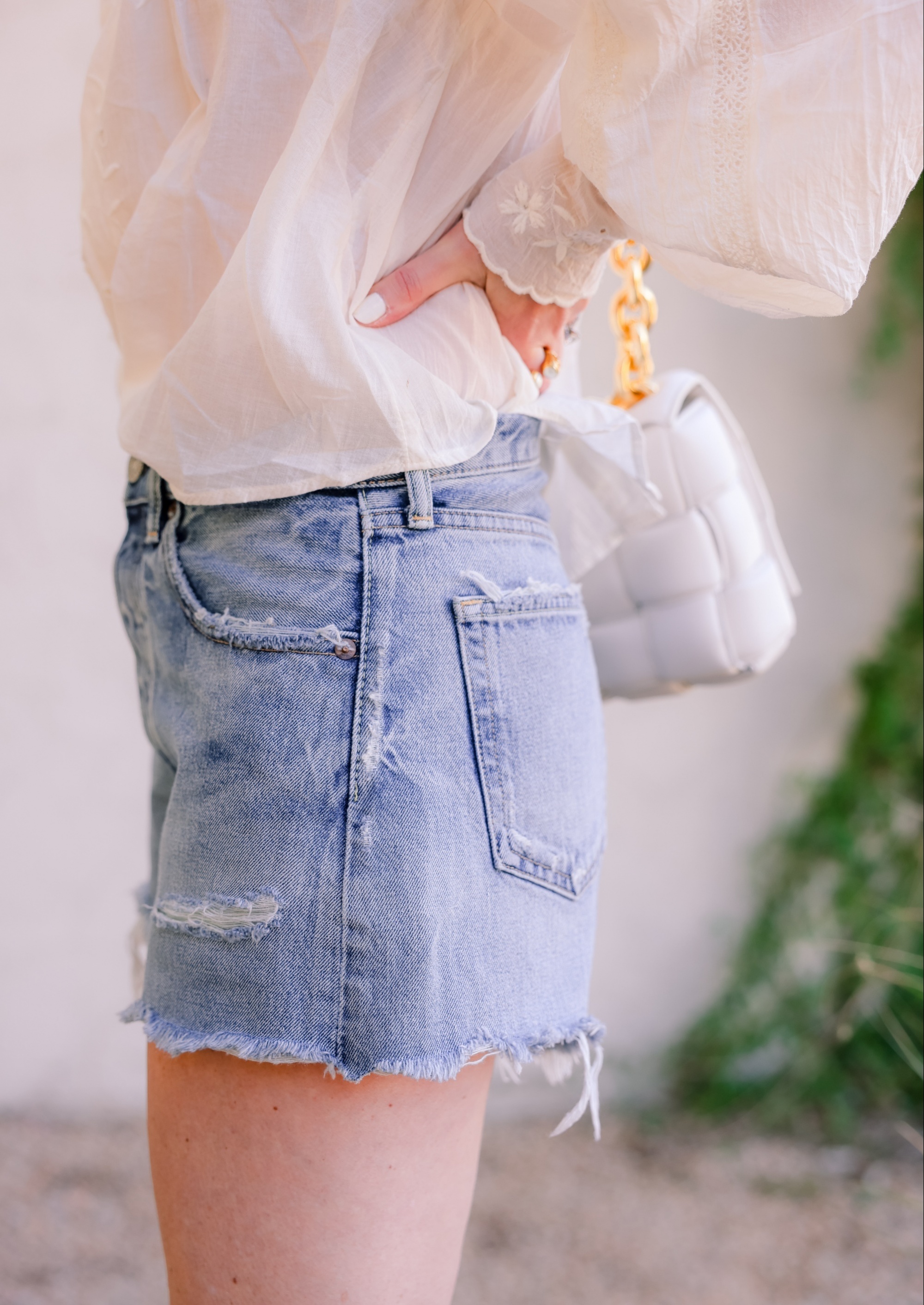 Moussy Vintage denim shorts, Erin Busbee, jean shorts, how should denim shorts fit, shorts for middle aged woman, how to wear shorts over 40, length of shorts womens, shorts inseam guide womens, are my shorts too short, jean shorts outfit, cute shorts, mom shorts outfit