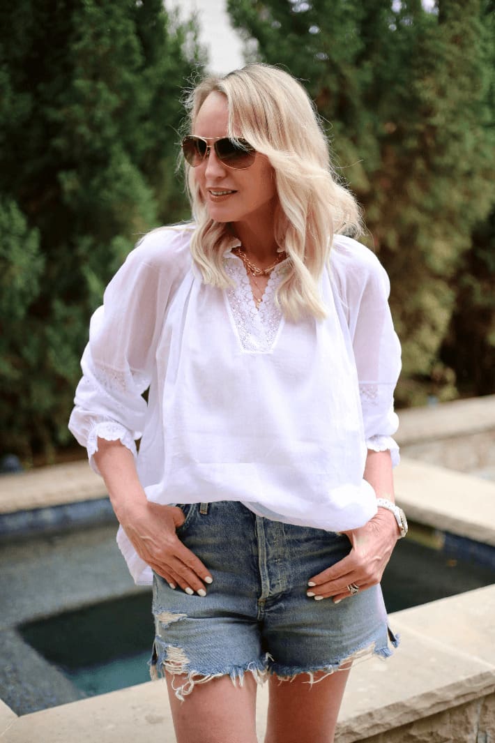 ways to wear shorts over 40, how to wear denim shorts, how to wear shorts over 40, Megan Saustad, trulymeganblog