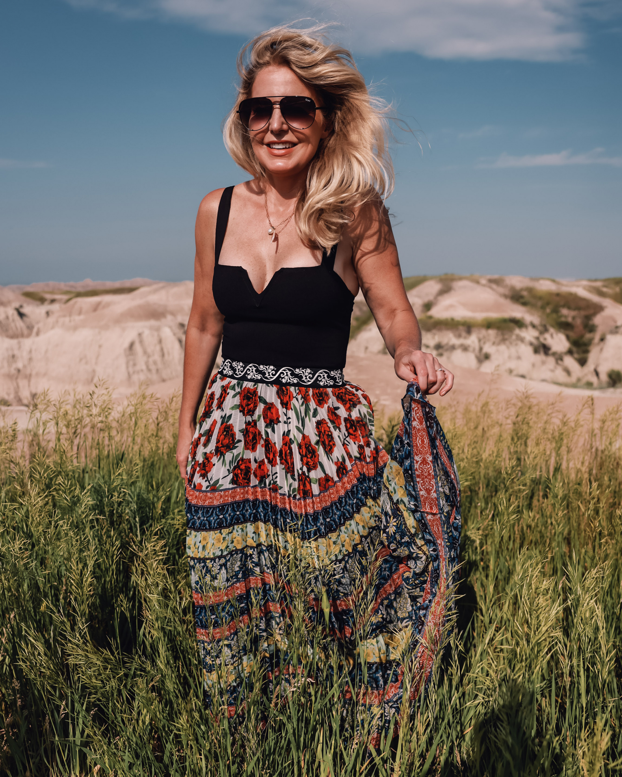 maxi skirts, maxi skirts over 40, printed pleatd maxi skirt, alice + olivia maxi skirt, erin busbee, how to wear maxi skirts, free people wire v-neck bodysuit