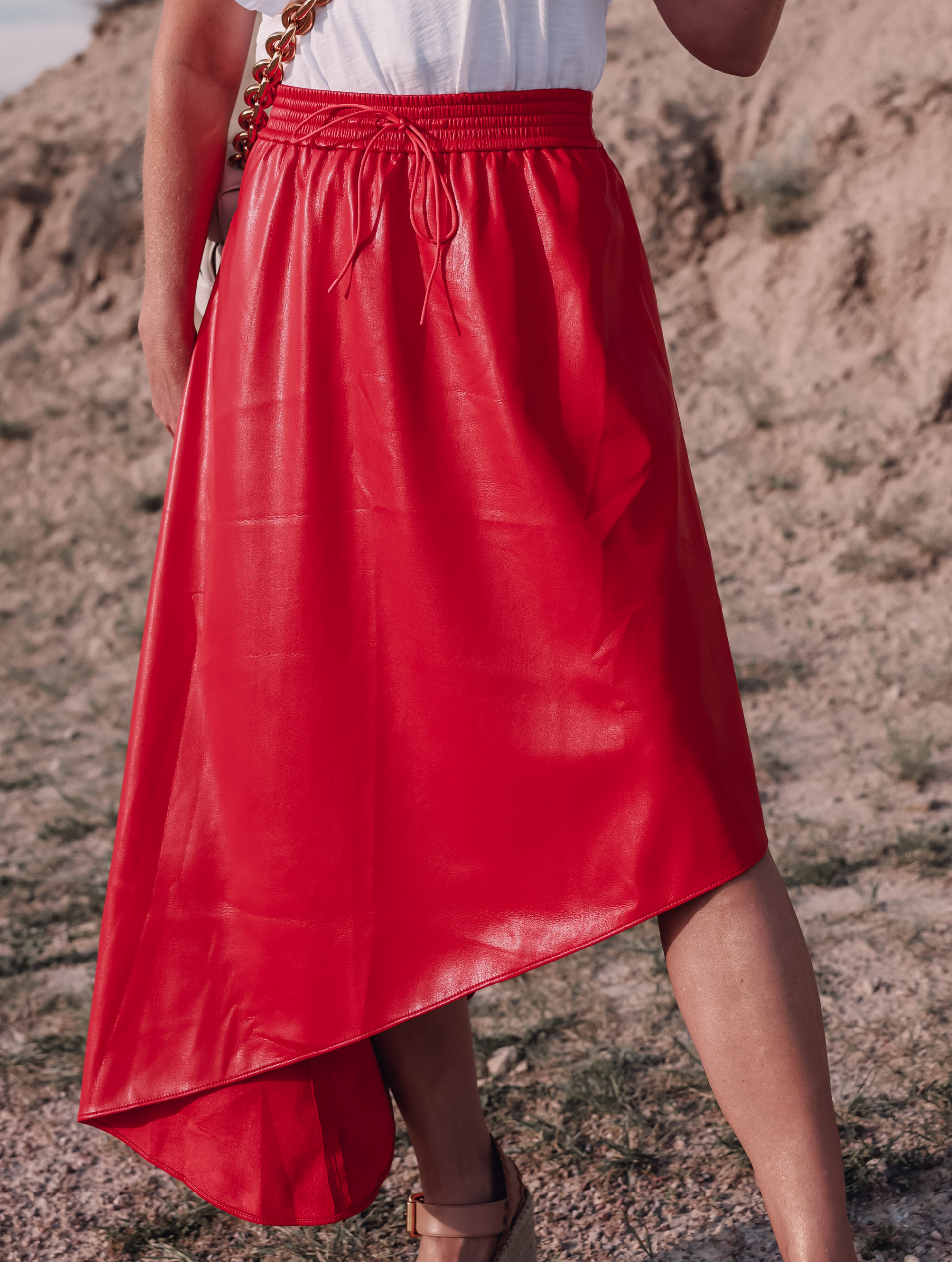 maxi skirts, maxi skirts over 40, printed pleatd maxi skirt, midi skirts over 40, how to wear midi skirts over 40, red alice + olivia midi asymmetrical skirt, erin busbee, how to wear maxi skirts, nation ltd ruffle sleeve tee, see by chloe wedges