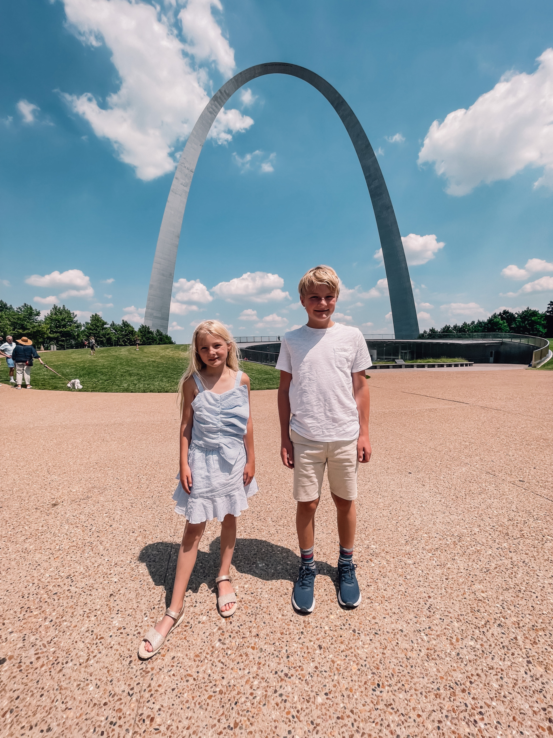 where to stop on a cross-country road trip, best places to stop on a cross country road trip, cross country road trip, west coast to east coast road trip, erin busbee, traveling with kids, how to travel with kids, how to travel with a dog, cross country road trip with kids, st. louis, Missouri, the gateway arch, gateway arch national park, cross country busbee style, family road trip