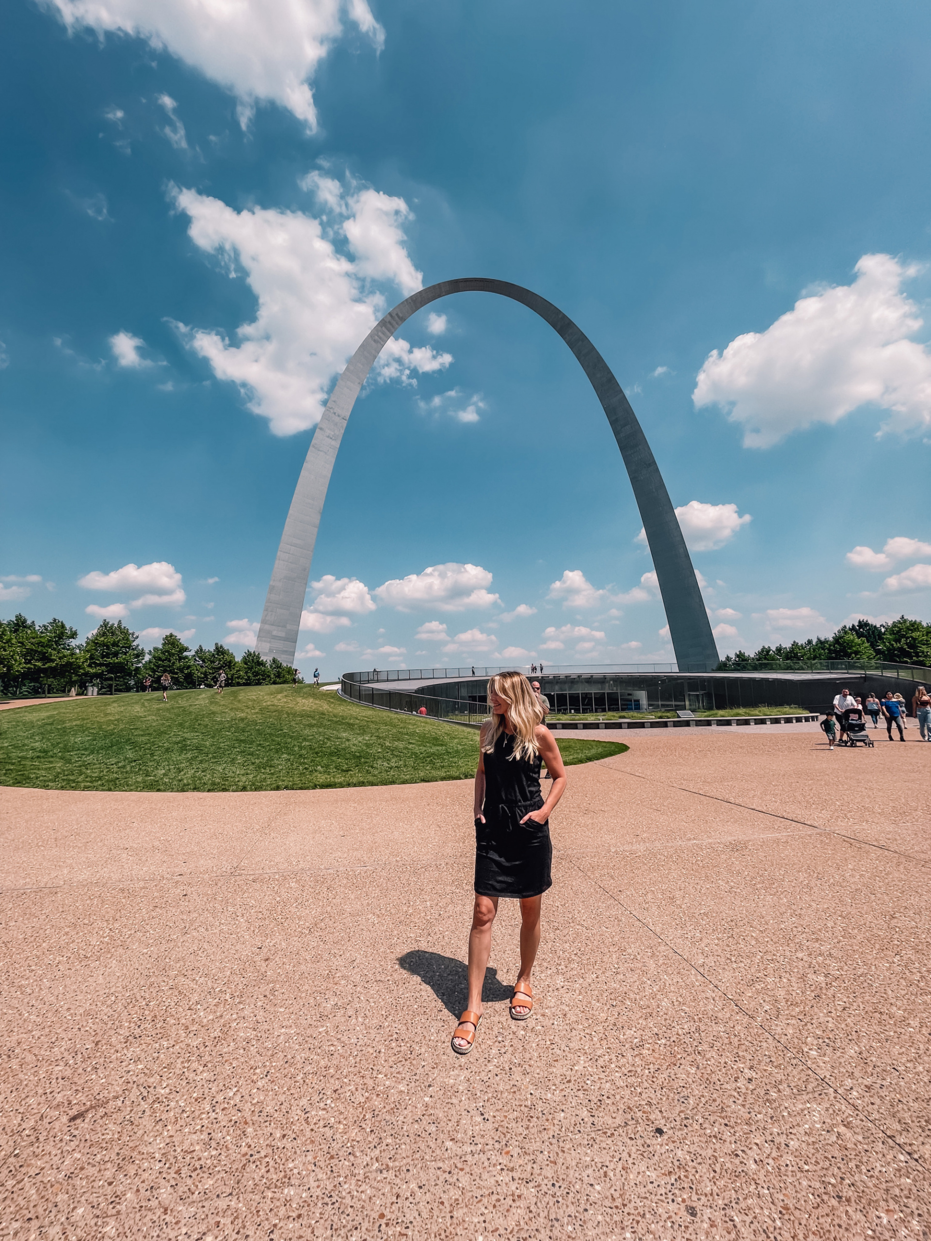 where to stop on a cross-country road trip, best places to stop on a cross country road trip, cross country road trip, west coast to east coast road trip, erin busbee, traveling with kids, how to travel with kids, how to travel with a dog, cross country road trip with kids, st. louis, Missouri, the gateway arch, gateway arch national park, cross country busbee style, family road trip, black sundry racerback dress
