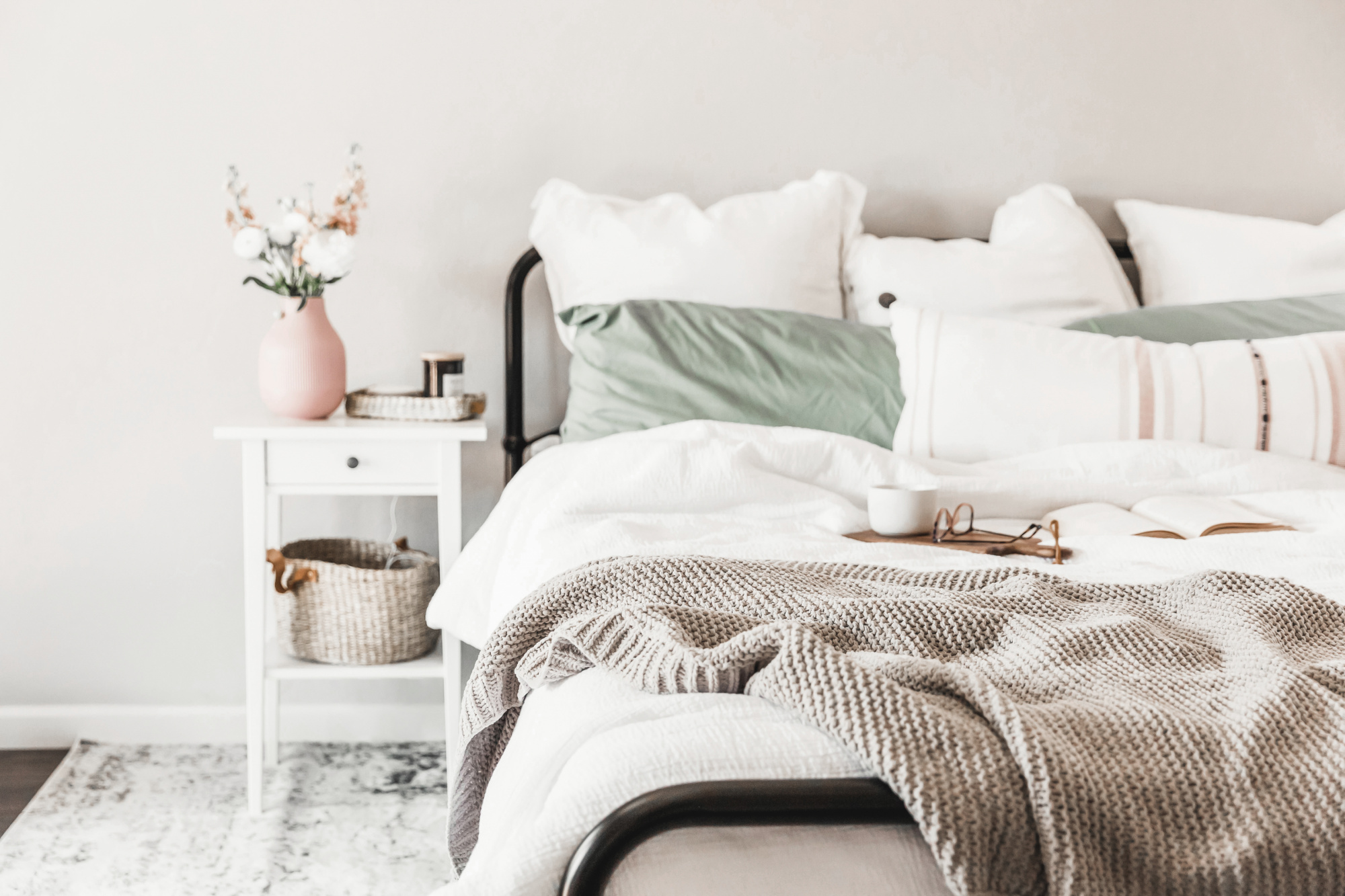 How To Make Your Master Bedroom The Retreat You’ve Always Wanted! comfy cozy bedding, master bedroom sanctuary, luxe bedding