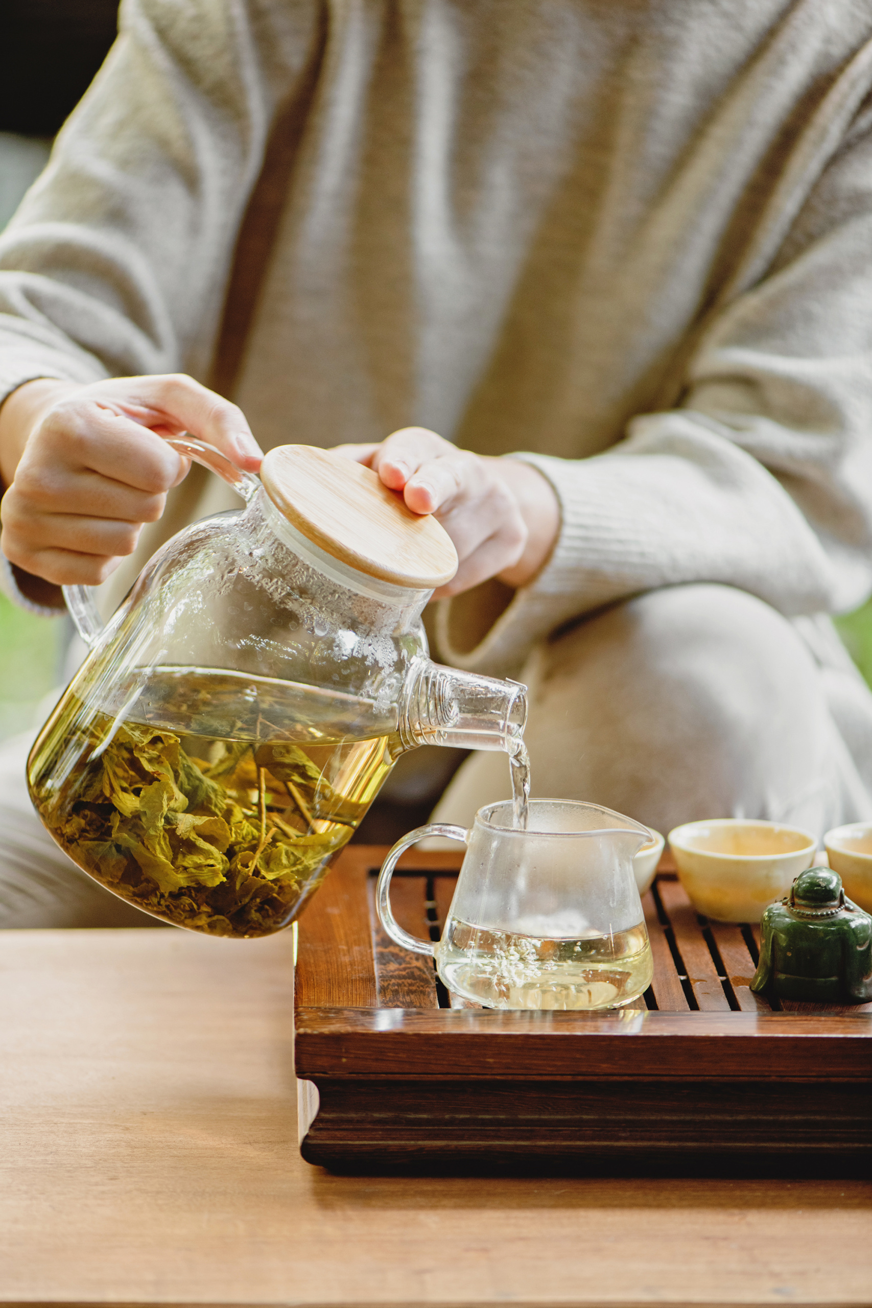 reduce signs of aging and improve your skin, Woman pouring tea