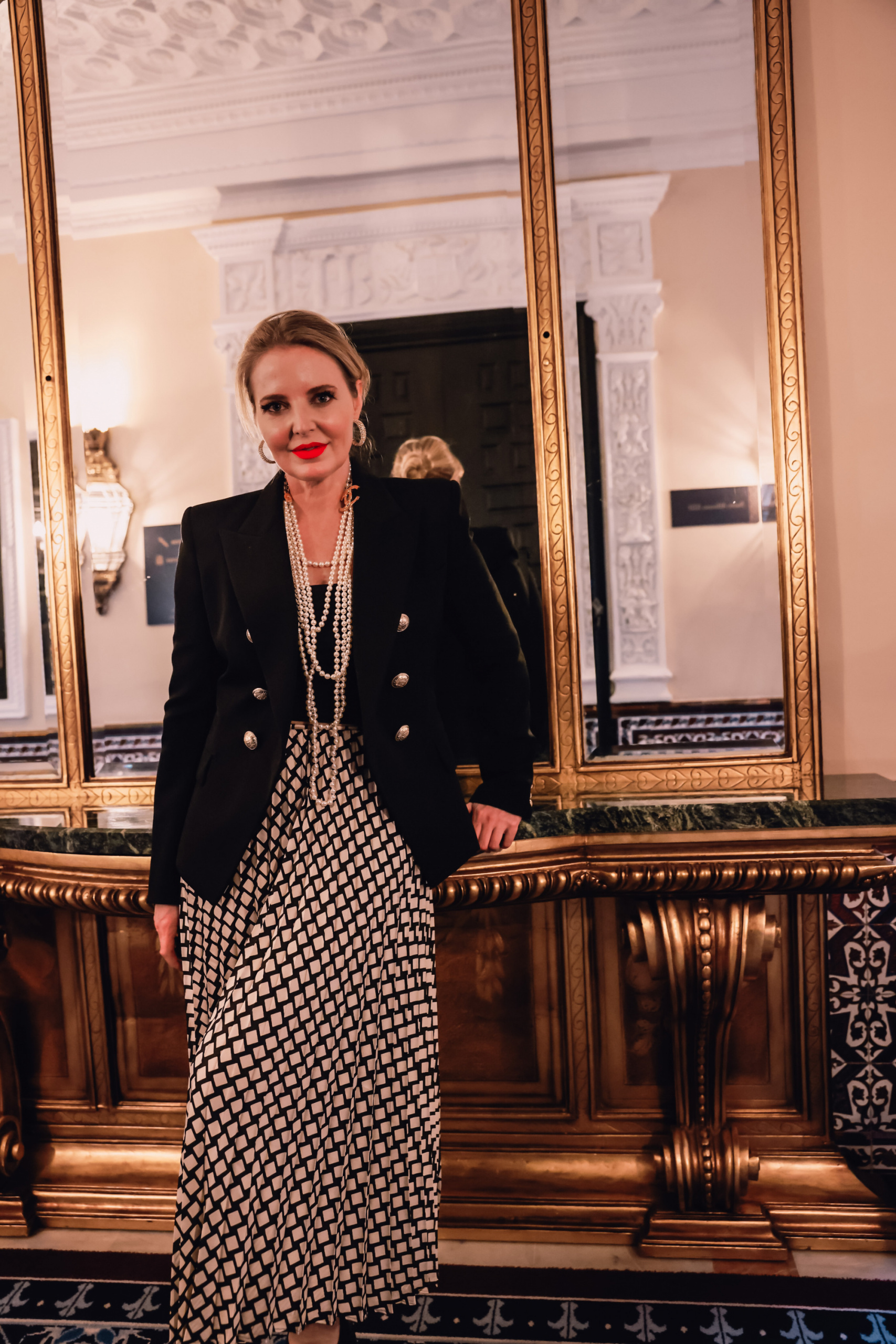 office outfits, stylish office outfits, chic office outfits, office outfits over 40, workwear over 40, stylish workwear, erin busbee, black and white printed mango midi skirt, chanel multi strand necklace, black cami, black pointed toe pumps, sevilla, spain