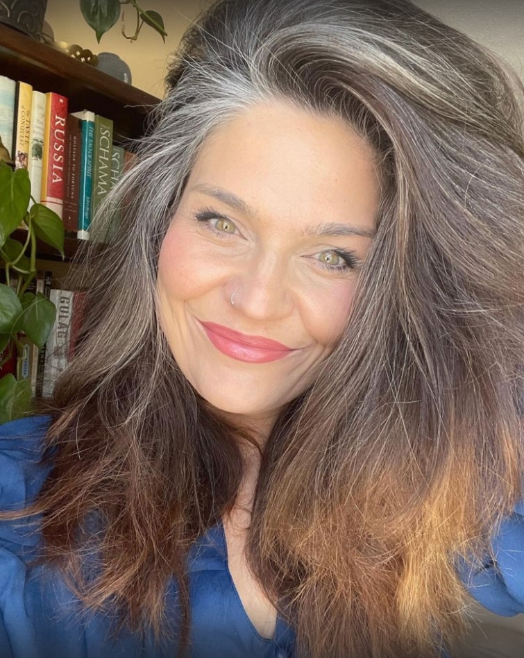 Why These Social Media Influencers Over 40 Decided to Go Gray Story -  Busbee - Fashion Over 40