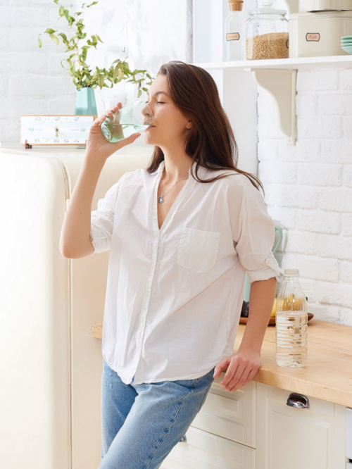 cropped-Summer-ready-abs-woman-drinking-water-1.jpeg