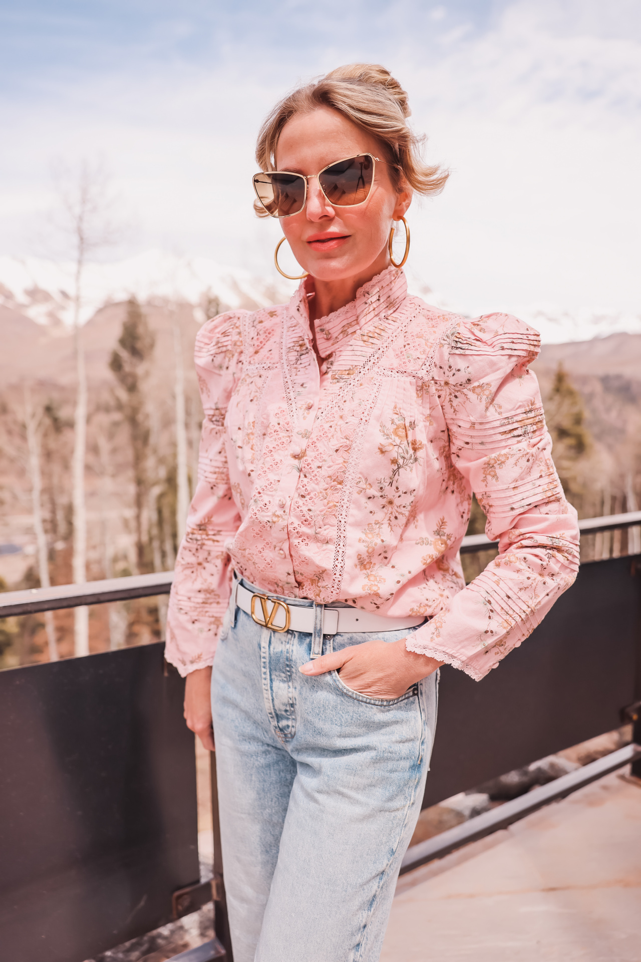 summer tops, best summer tops, casual summer tops, trendy summer tops, floral summer tops, loveshackfancy pink floral blouse, erin busbee, busbee style, fashion over 40, telluride, colorado, maui jim sunglasses, white valentino belt, alice + olivia baggy jeans, vince camuto booties