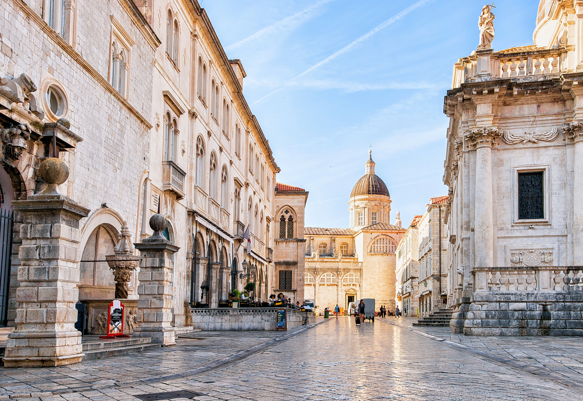 People at Dubrovnik Cathedral in Old City, Travel to Dubrovnik, travel to Croatia, what to do in Dubrovnik, what to do in Croatia, Weekend getaway in Dubrovnik, Erin Busbee, Busbee Style, Beauty Over 40
