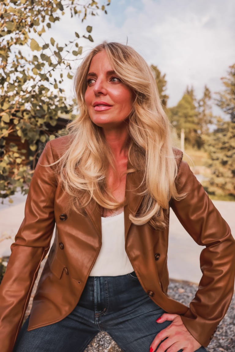 fall skincare tip, fall skincare routine, taking care of your skin in the fall, transitioning skincare from summer to fall, Evereve Elizabeth St Blazer,Erin Busbee, Busbee Style, Beauty Over 40